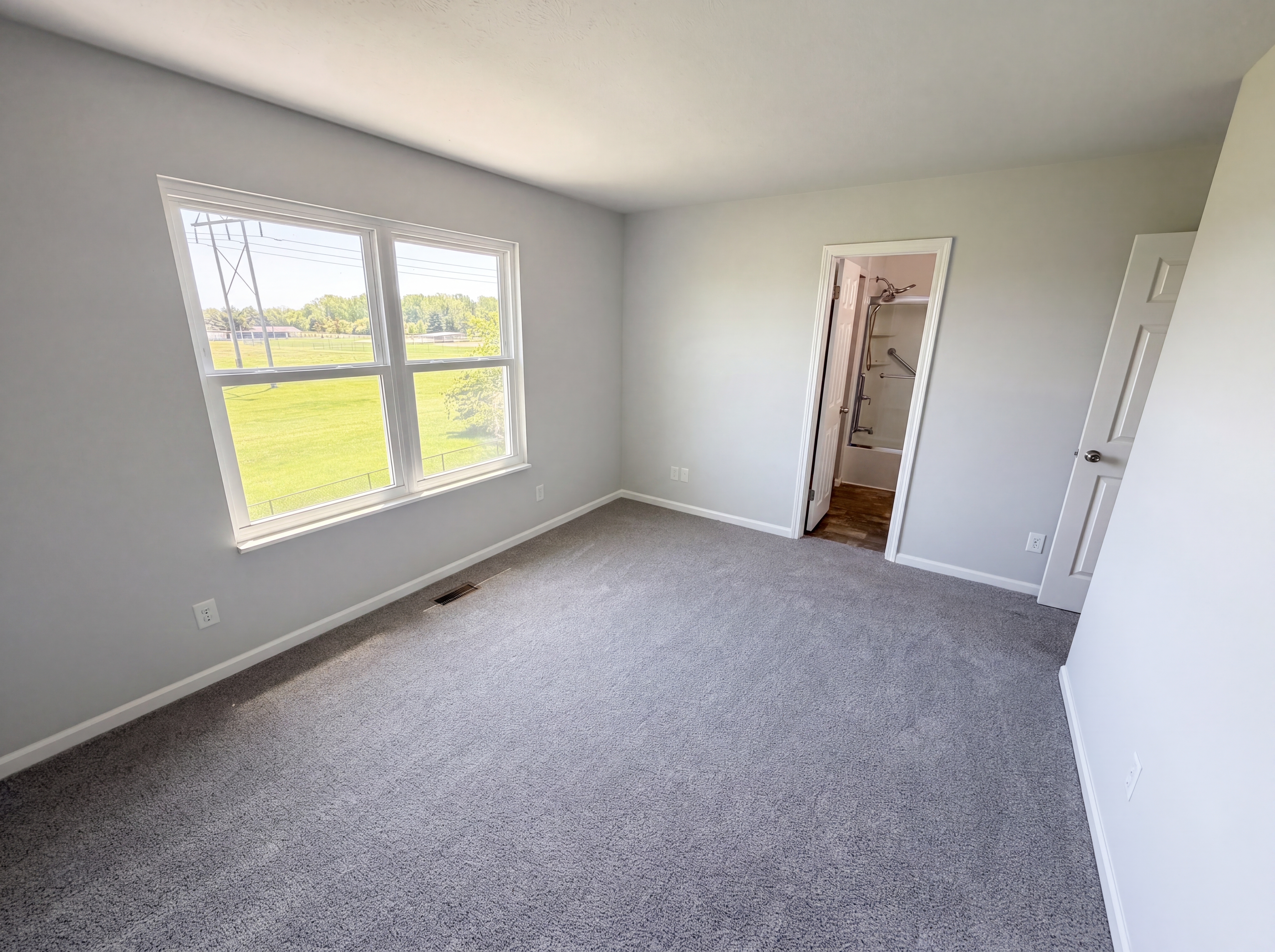 Photo 19 of 26 of 2219 Rolling Oak Dr, Indianapolis, IN