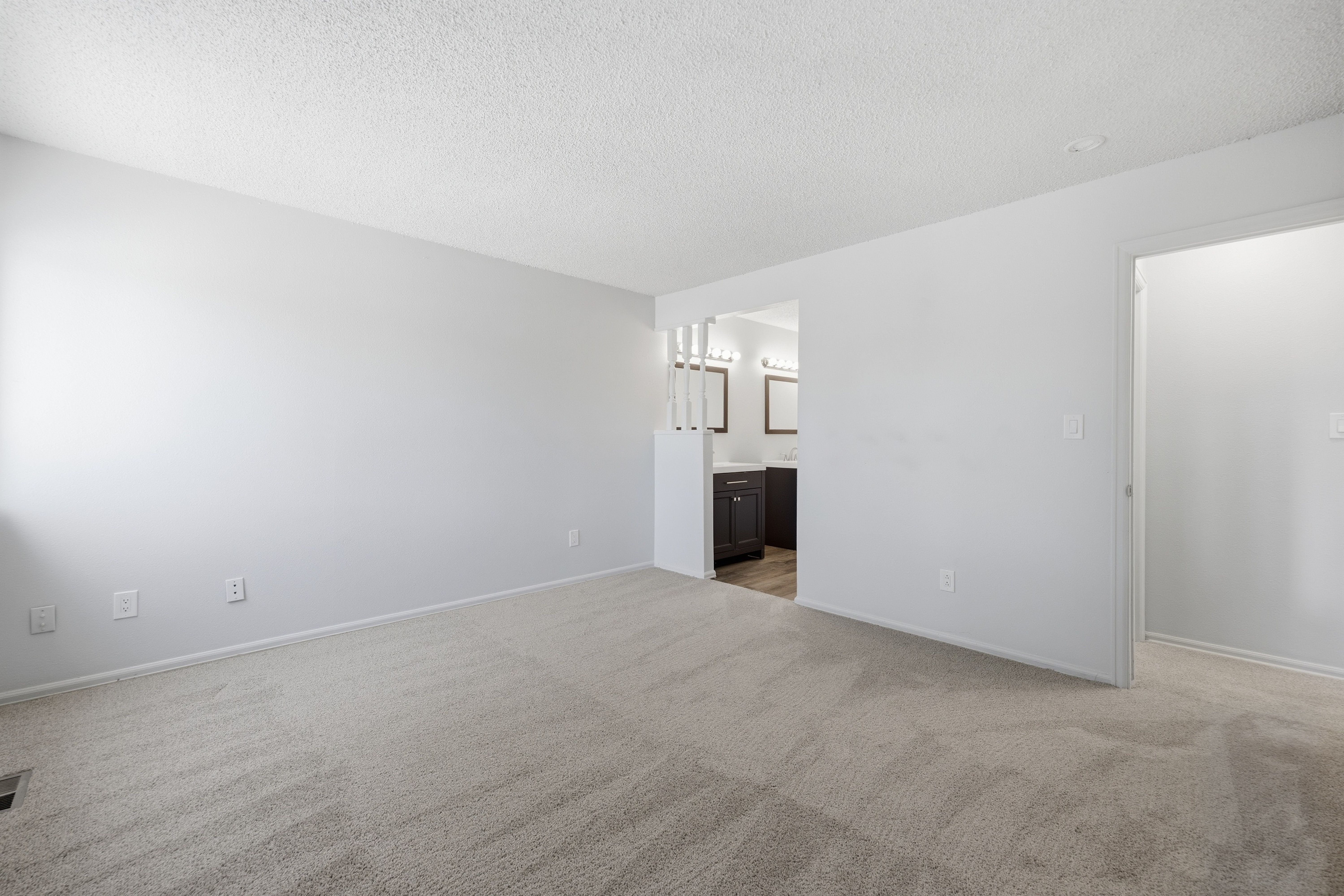 Photo 14 of 39 of 4571 Sunnyhill Dr, Colorado Springs, CO