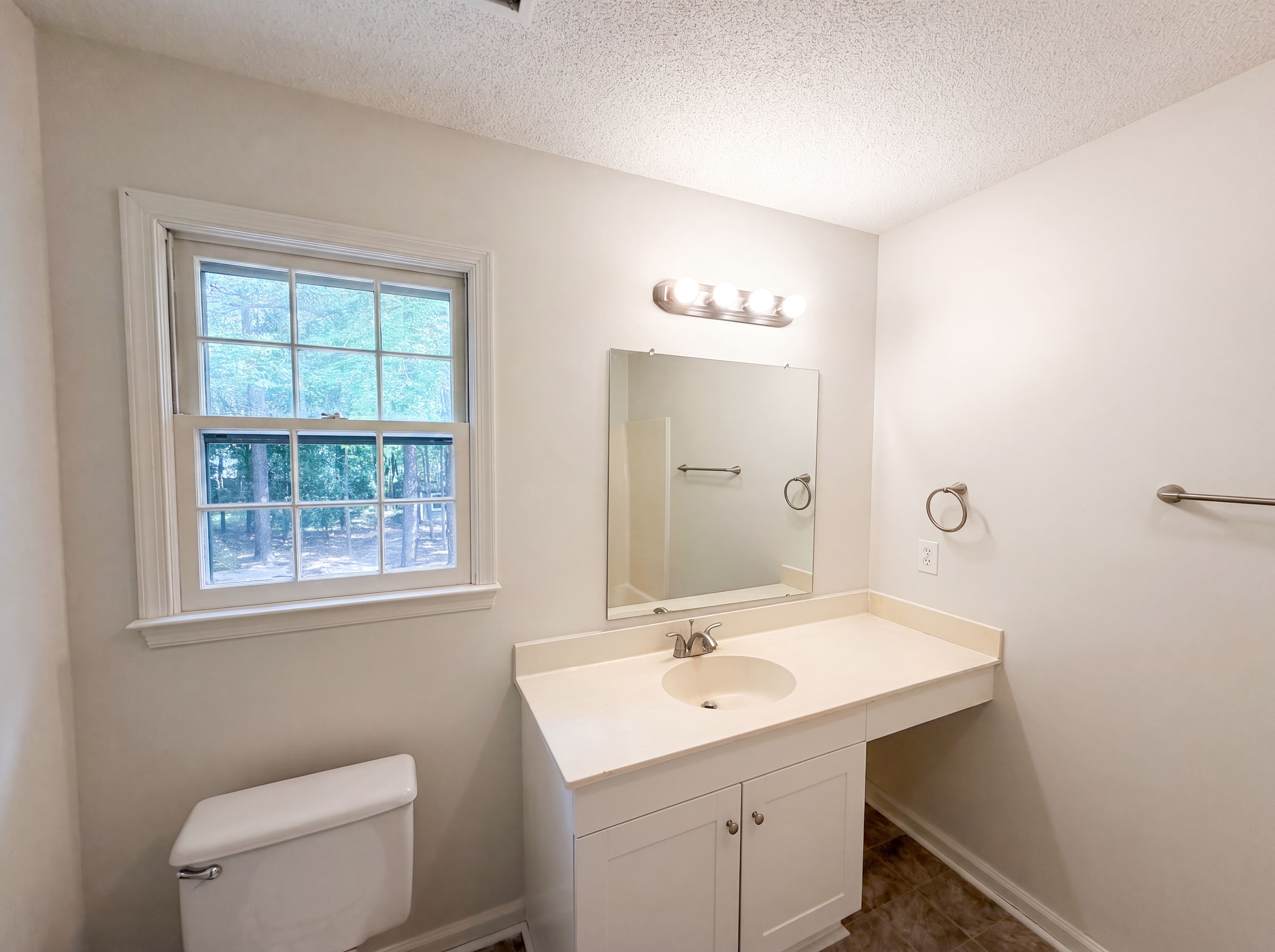 Photo 9 of 16 of 5209 Heelands Ct, Raleigh, NC