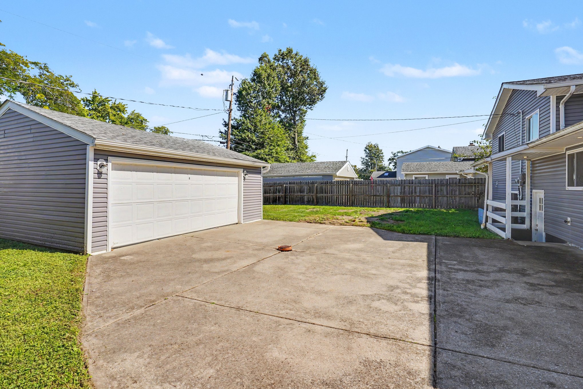 Photo 32 of 35 of 25142 Deerfield Dr, North Olmsted, OH