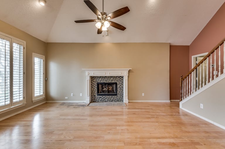 Photo 6 of 26 - 2251 Dallas Dr, Carrollton, TX 75006