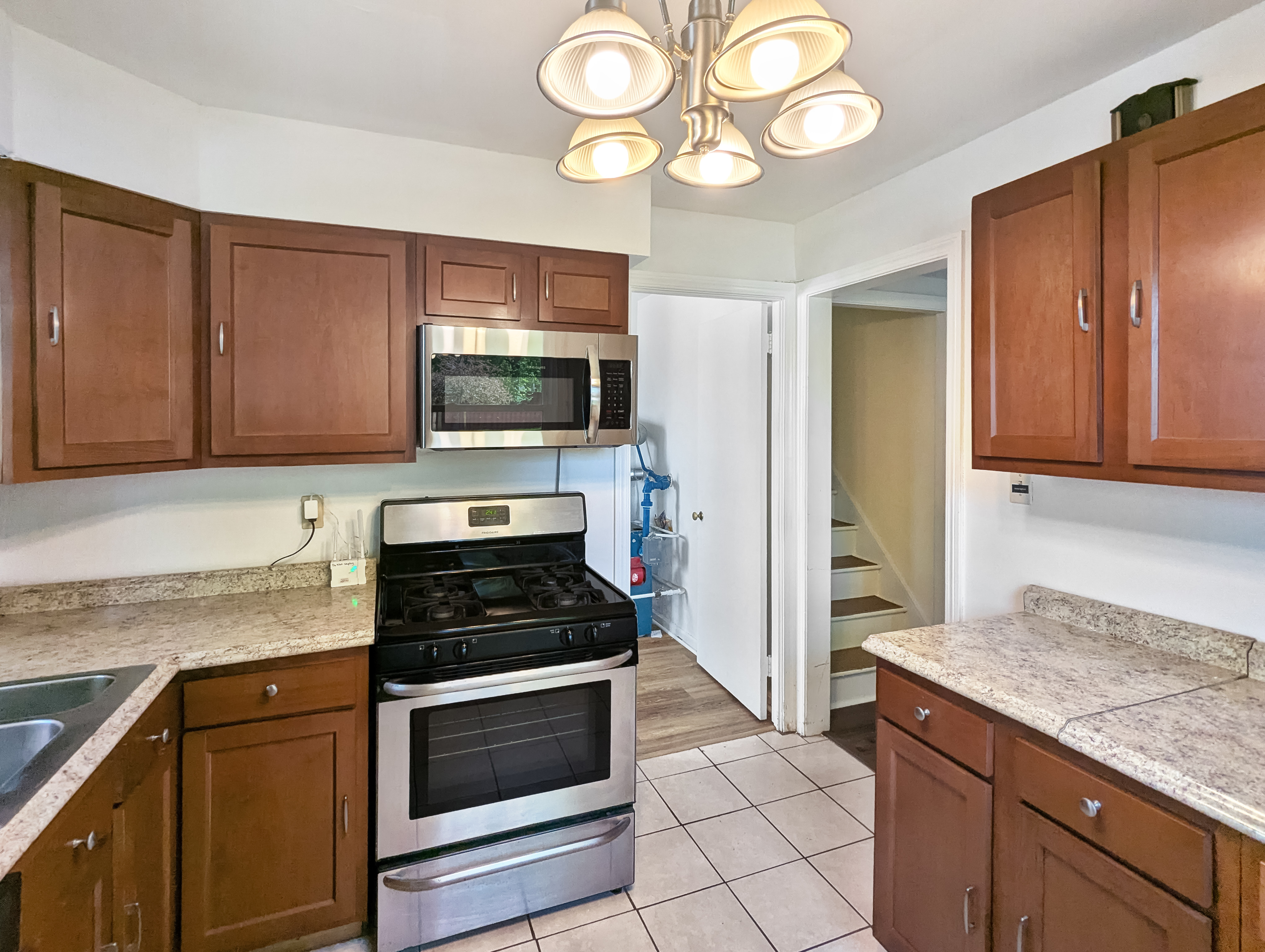 Photo 2 of 22 of 4135 Eastway Rd, Cleveland, OH