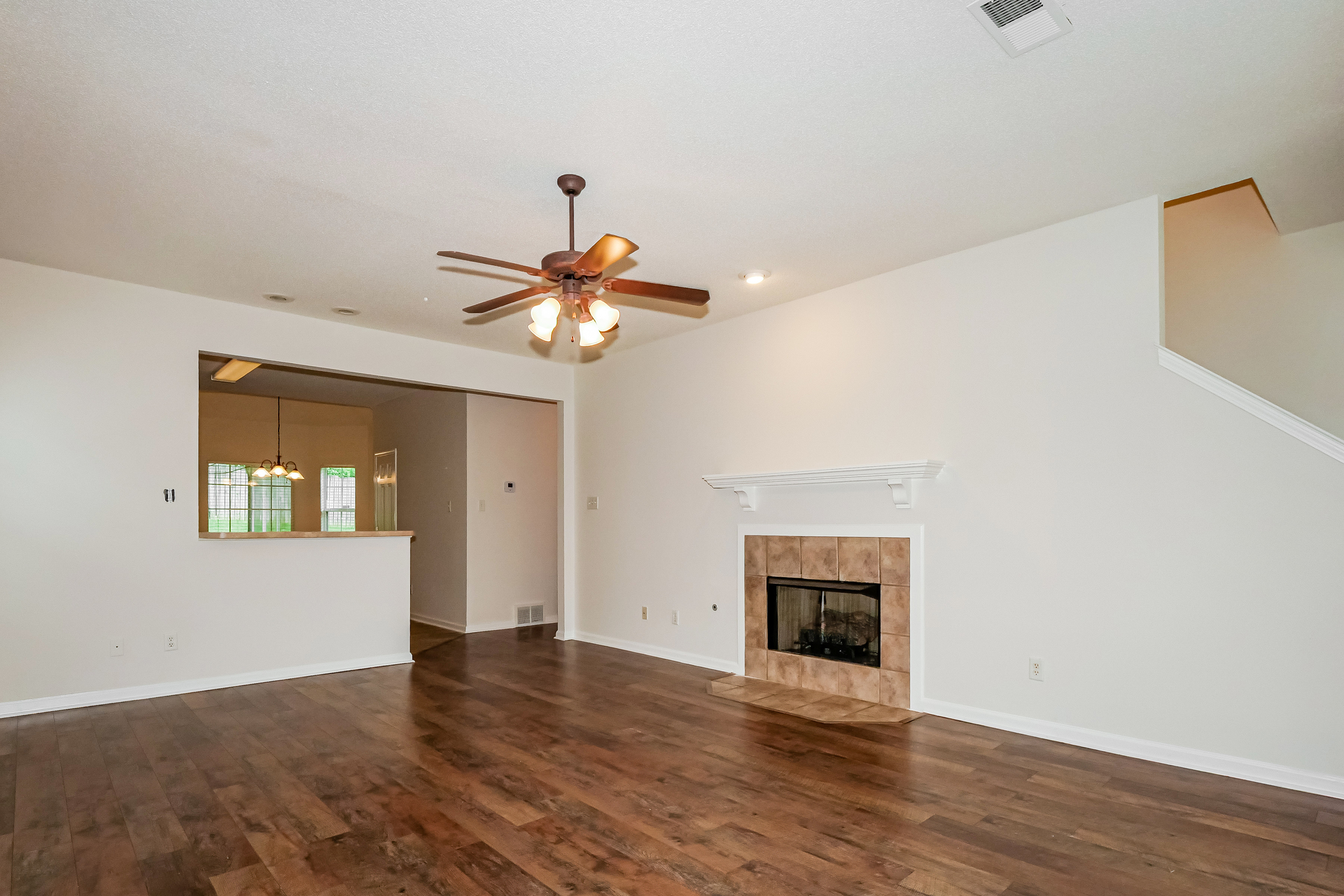 Photo 3 of 22 of 5634 Tulip Grove Dr, Memphis, TN