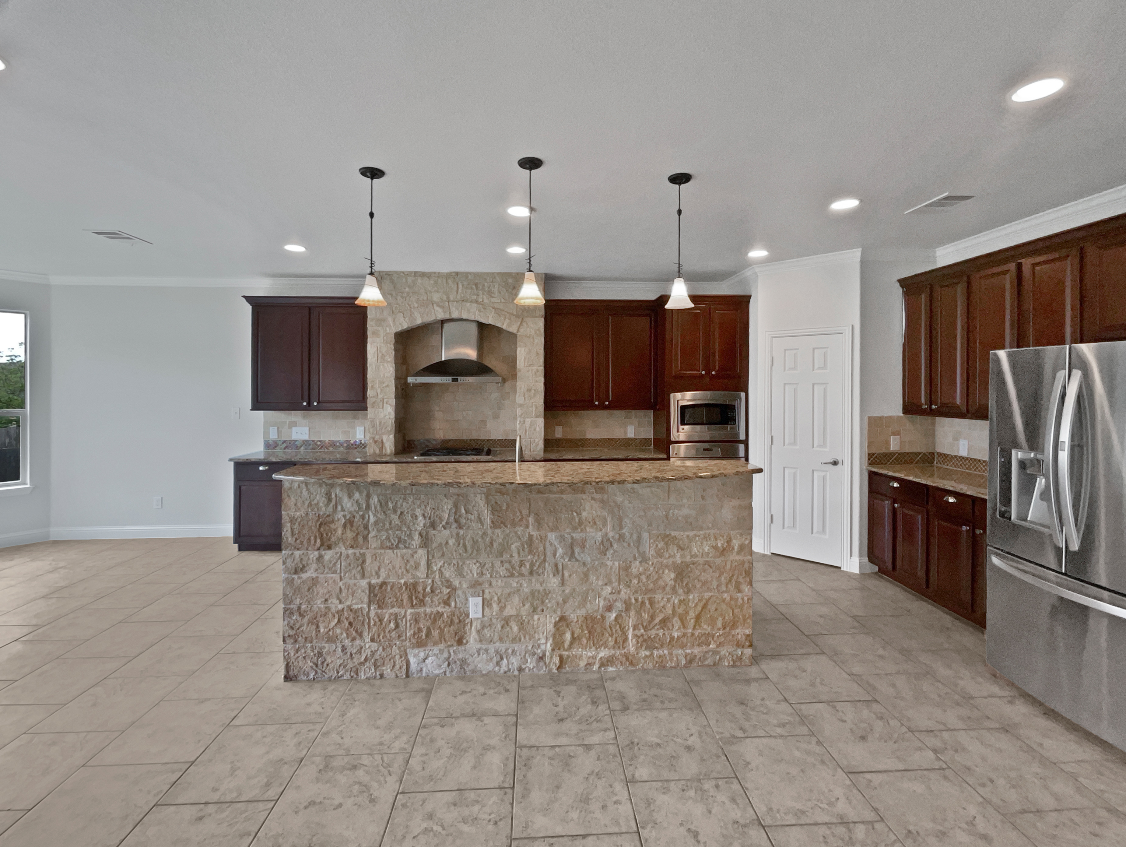 Photo 15 of 21 of 1985 Canyon Sage Path, Round Rock, TX