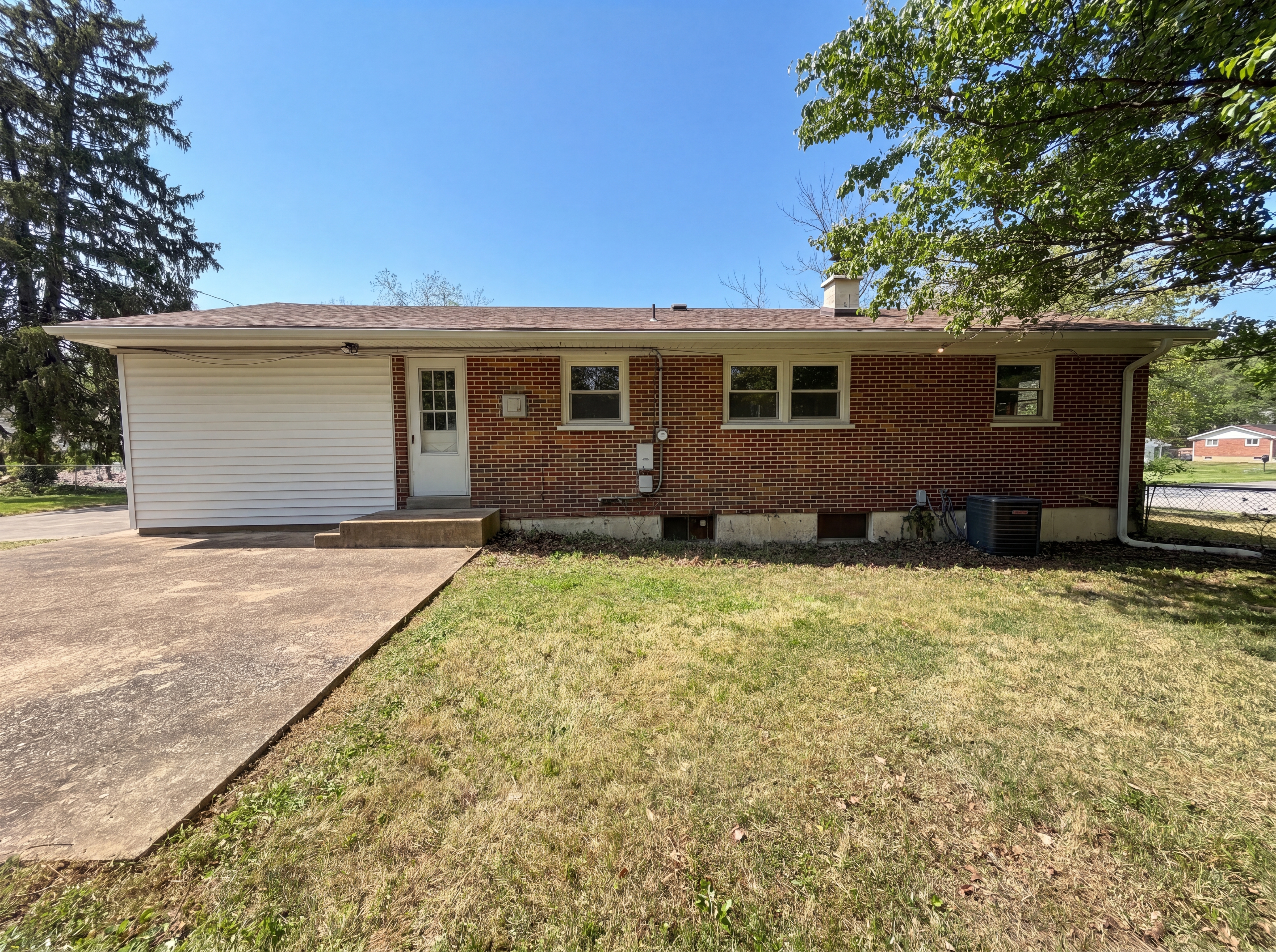Photo 5 of 19 of 1116 Cunningham Ave, Saint Charles, MO