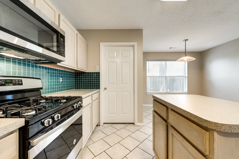 Photo 12 of 35 - 7501 Euclid Dr, Rowlett, TX 75089