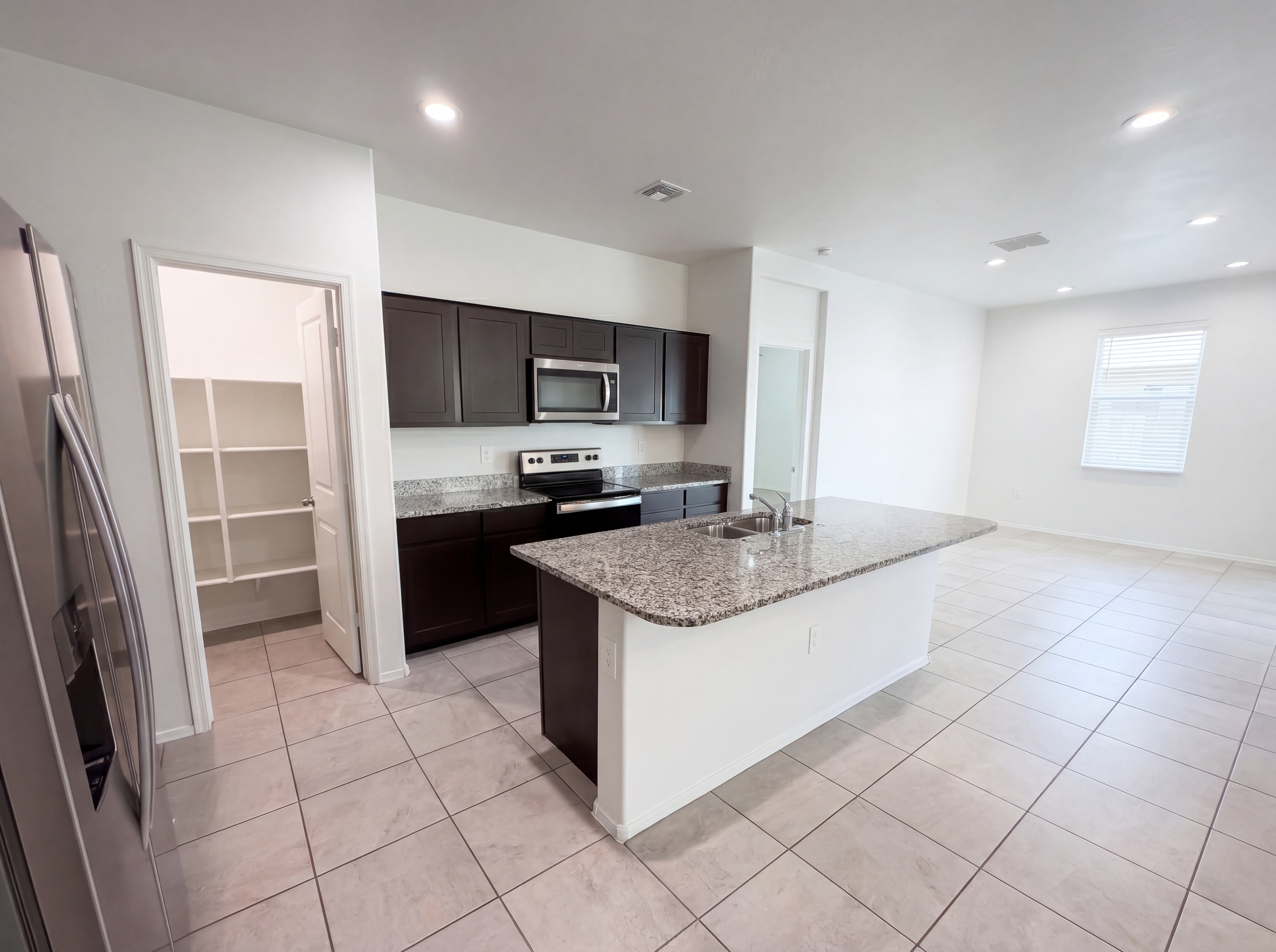 Photo 2 of 20 of 18616 W Desert Hollow Dr, Wittmann, AZ