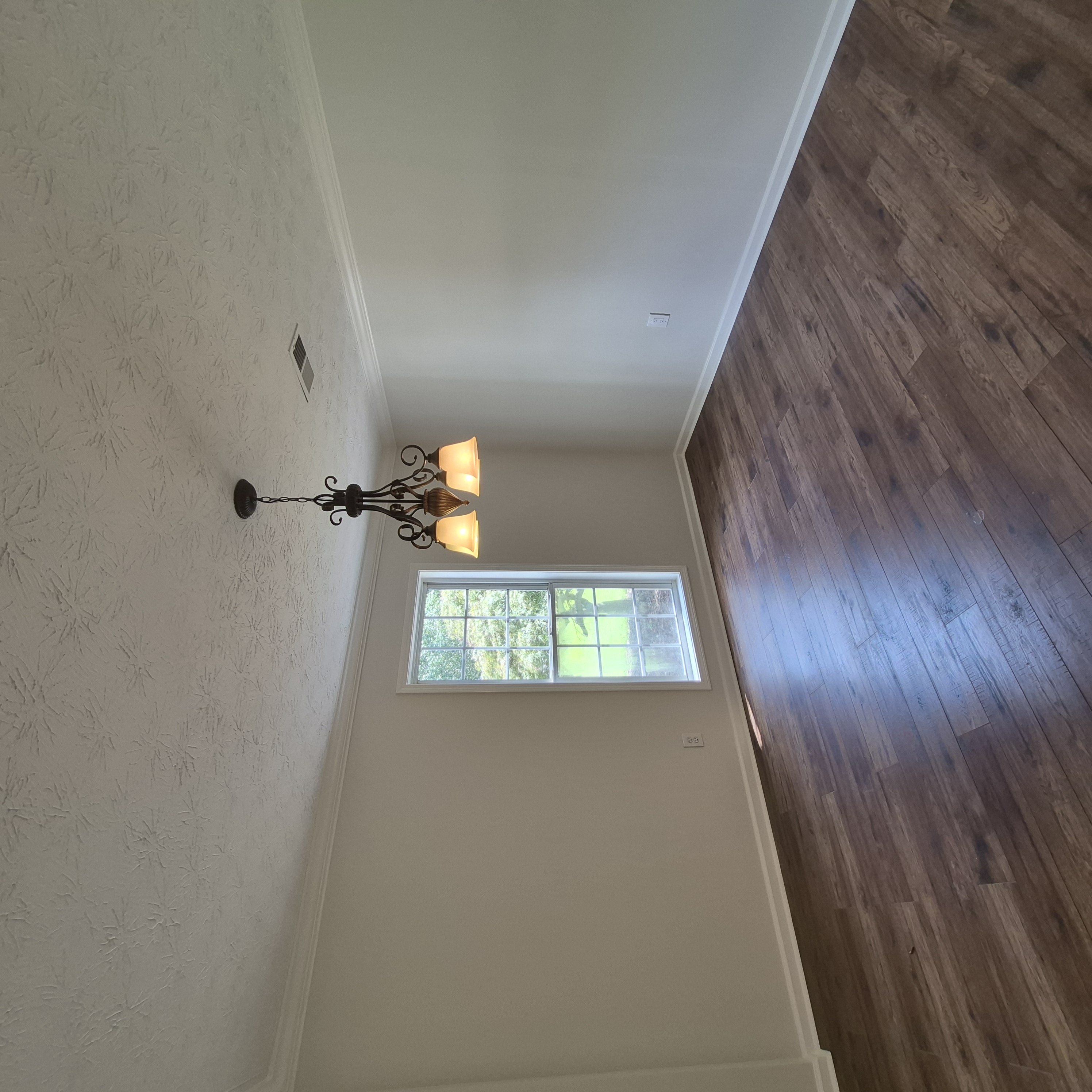 Photo 7 of 34 of 709 Sunny Field Ln, Lawrenceville, GA