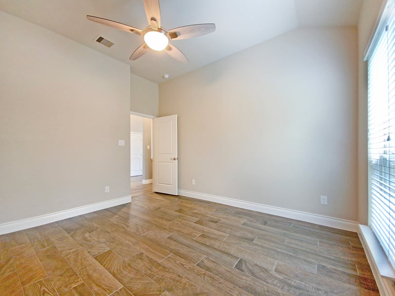 Photo 12 of 31 - 512 Judge Fisk Dr, Leander, TX 78641