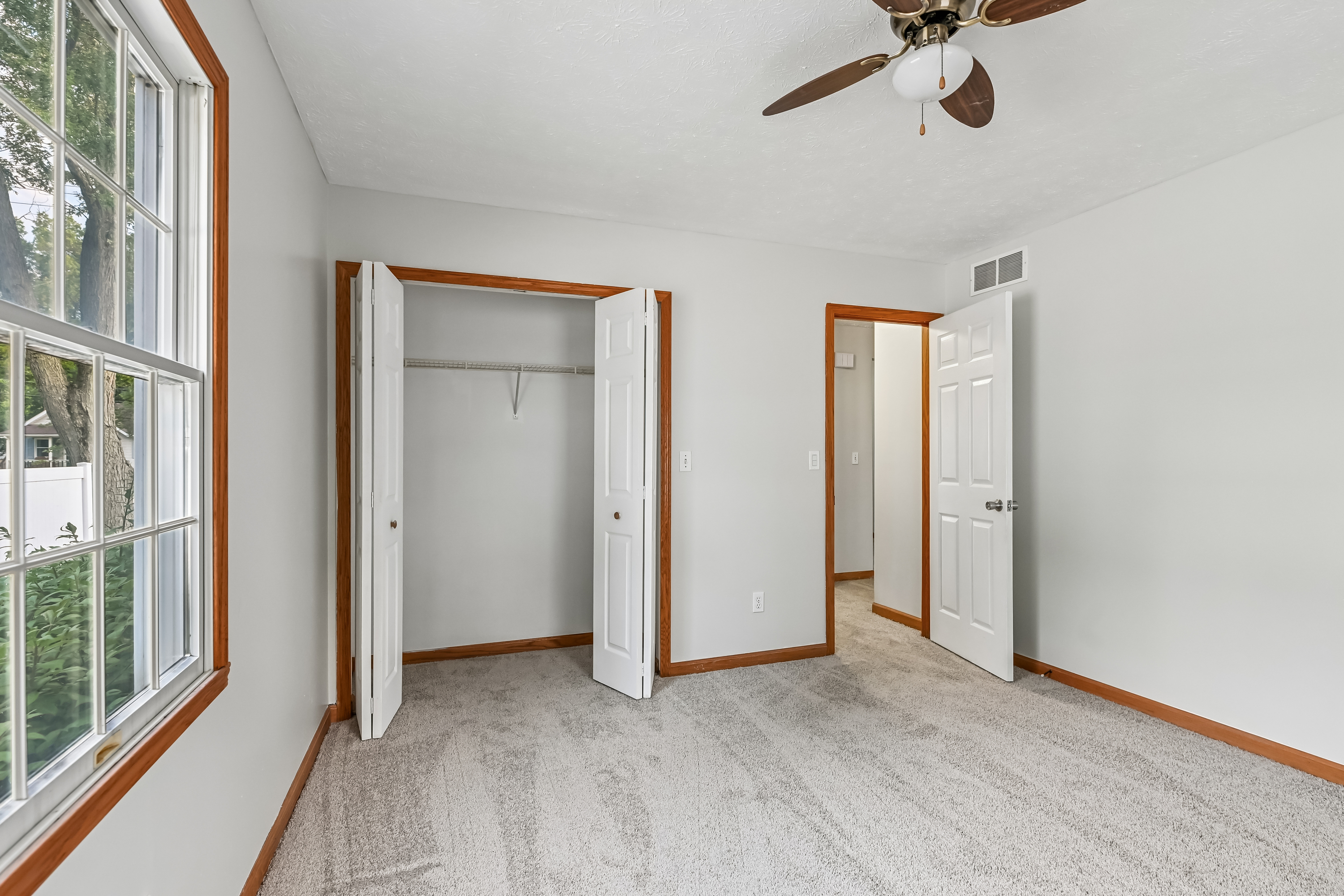 Photo 20 of 42 of 2145 Overland Ave NE, Warren, OH