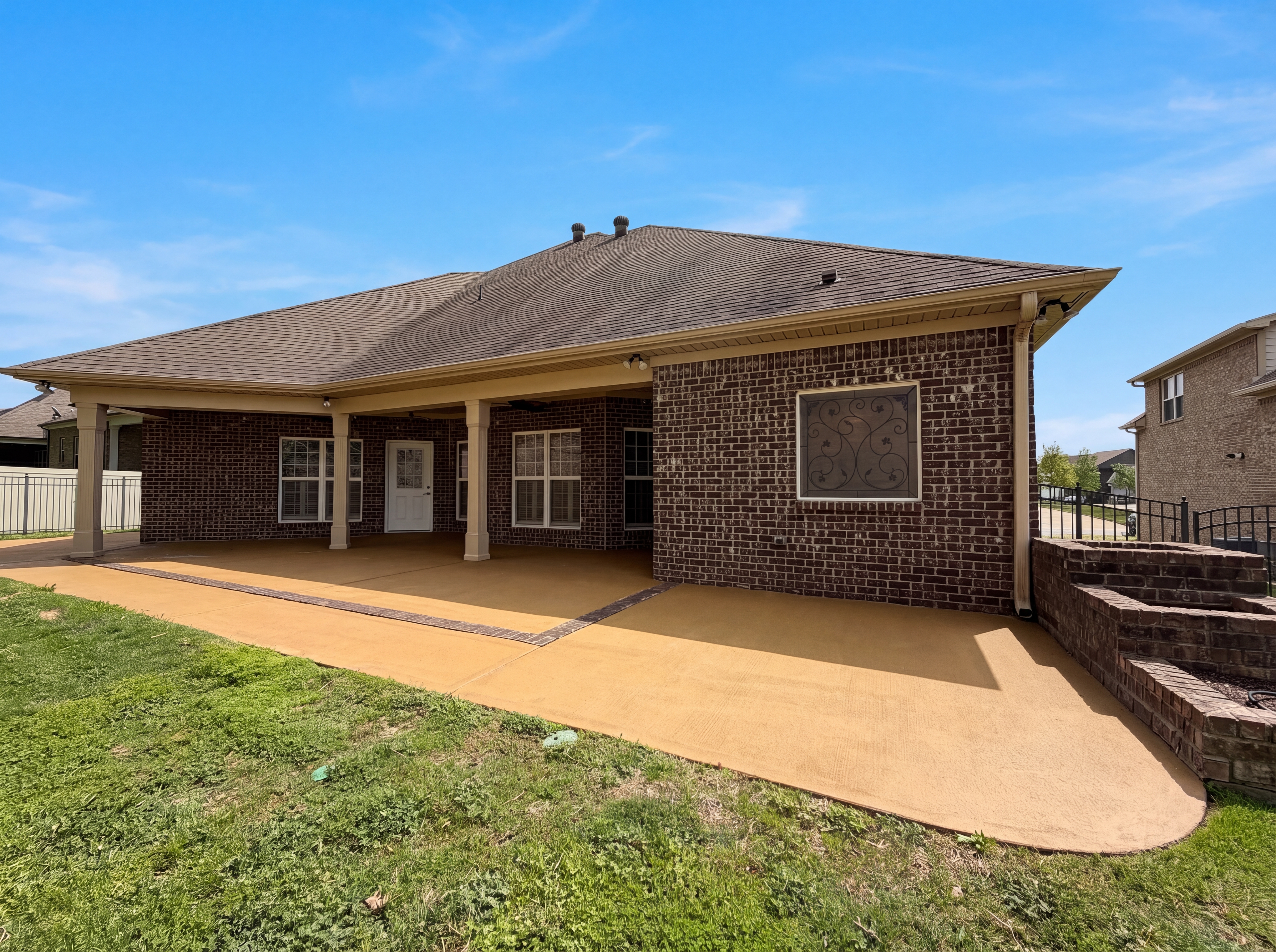 Photo 5 of 27 of 7009 Whisperwood Ave, Spring Hill, TN