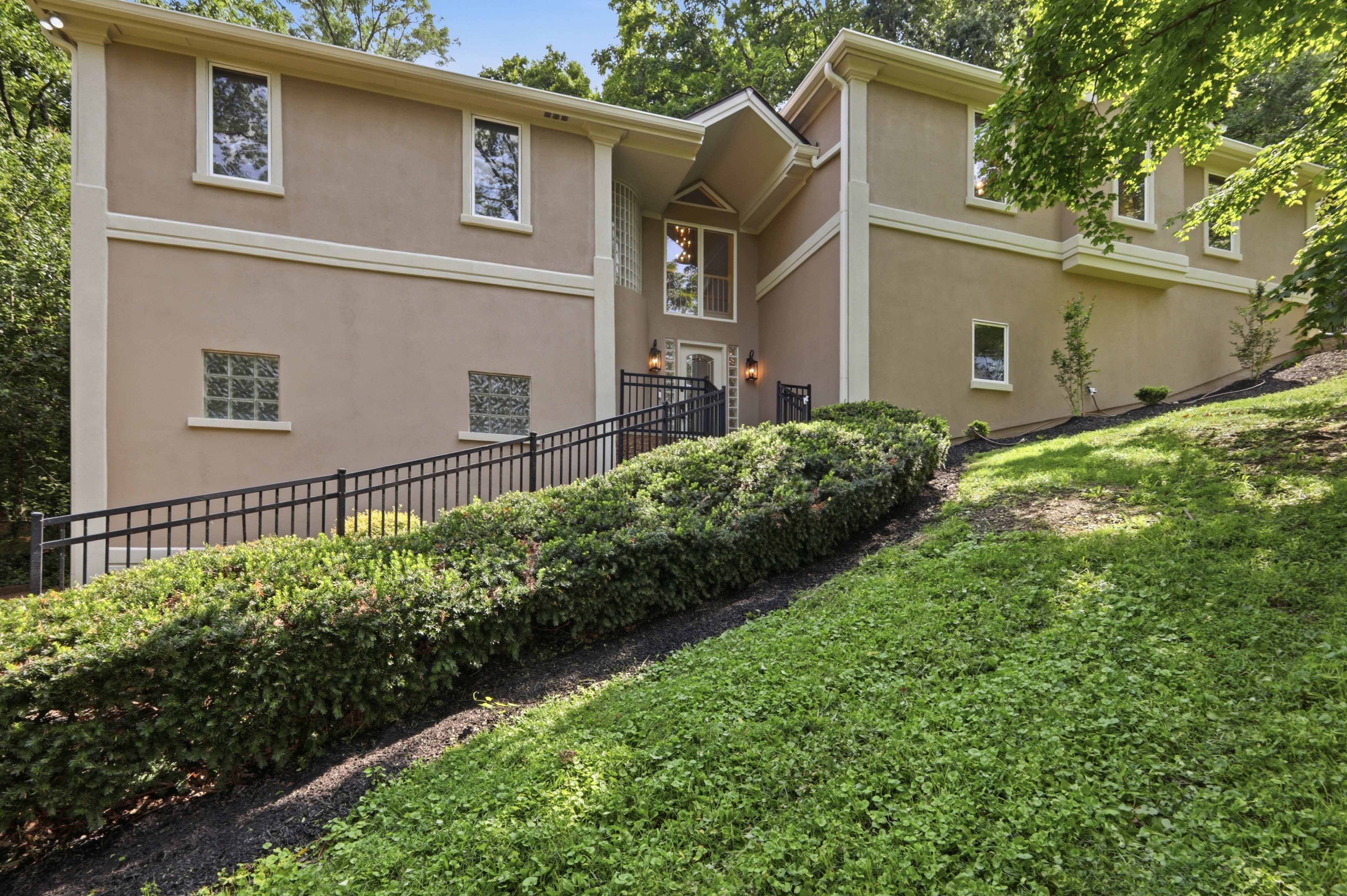 Photo 35 of 84 of 7030 Willowick Dr, Brentwood, TN