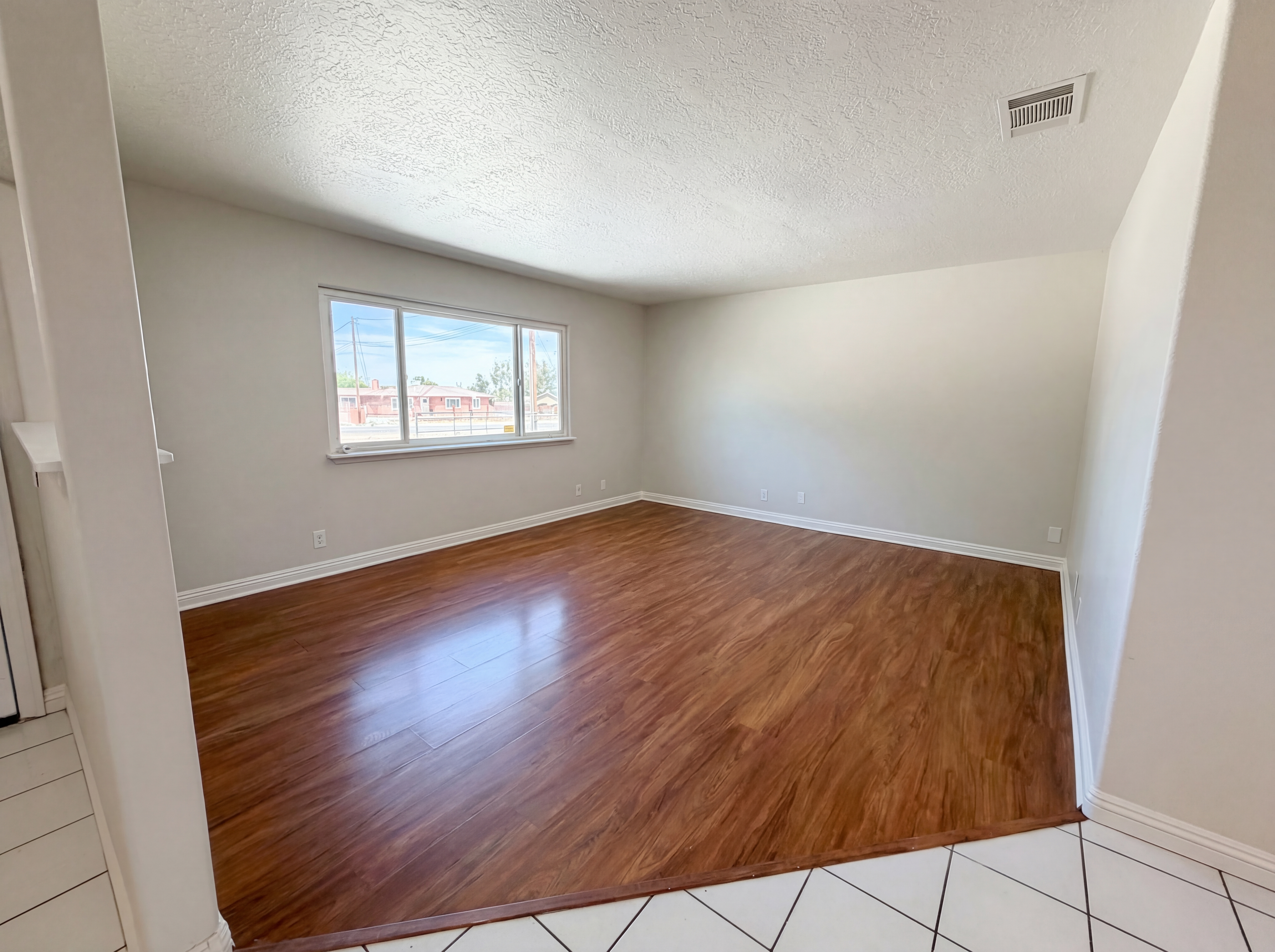 Photo 8 of 25 of 15011 Mission St, Hesperia, CA