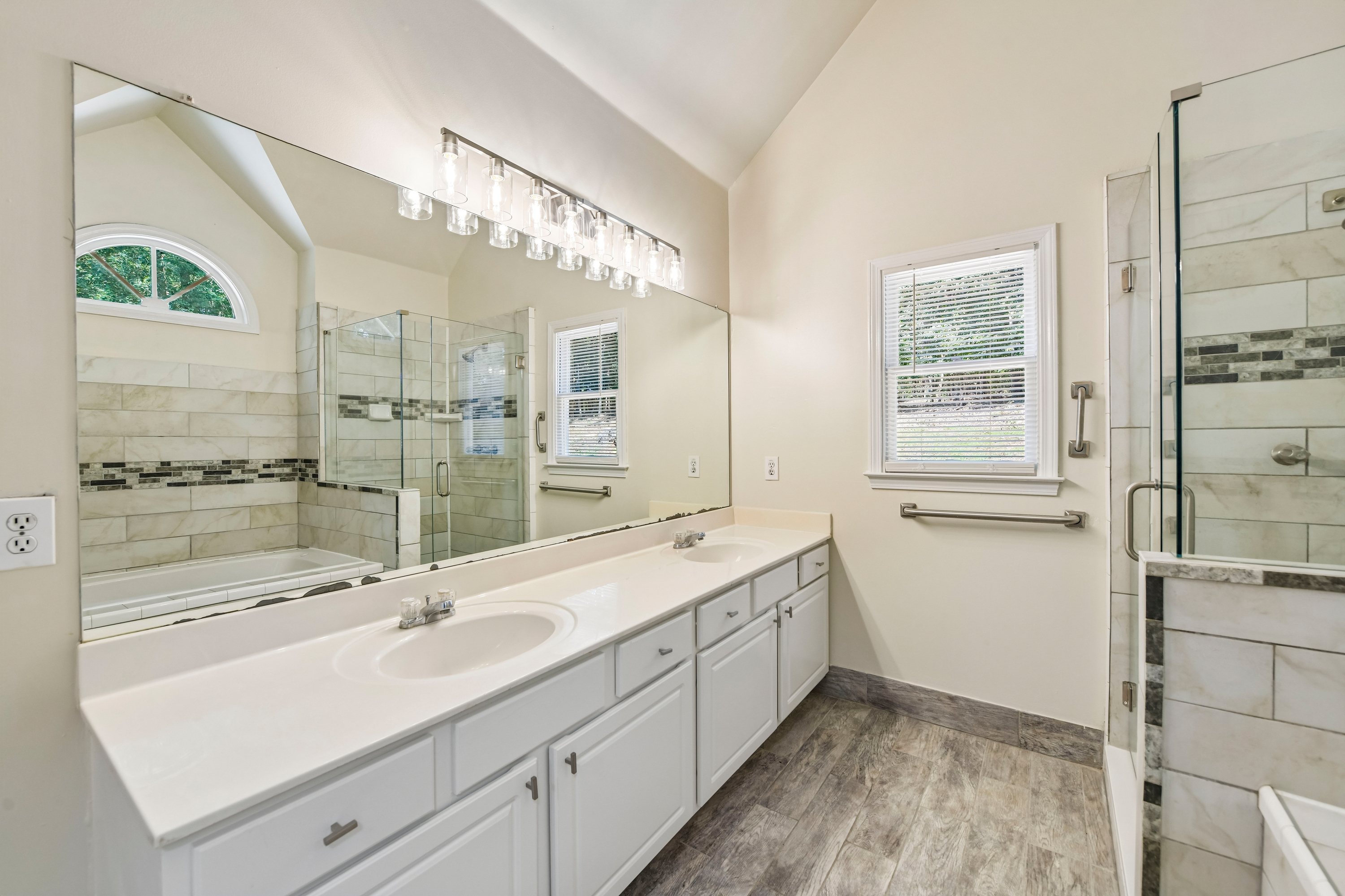 Photo 15 of 33 of 6608 Windbrook Way, Flowery Branch, GA
