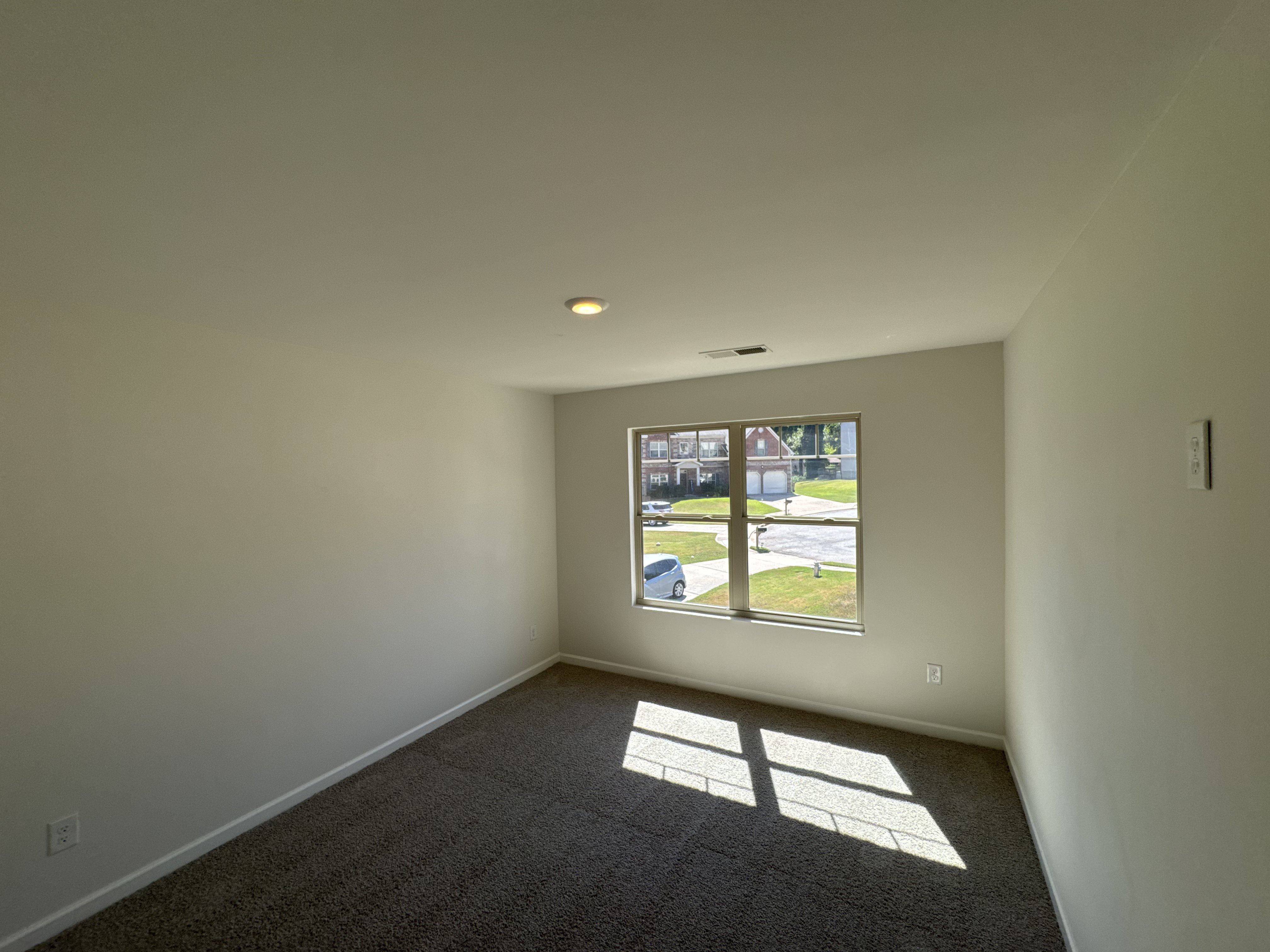 Photo 13 of 21 of 672 Mill Creek Trl, Jonesboro, GA