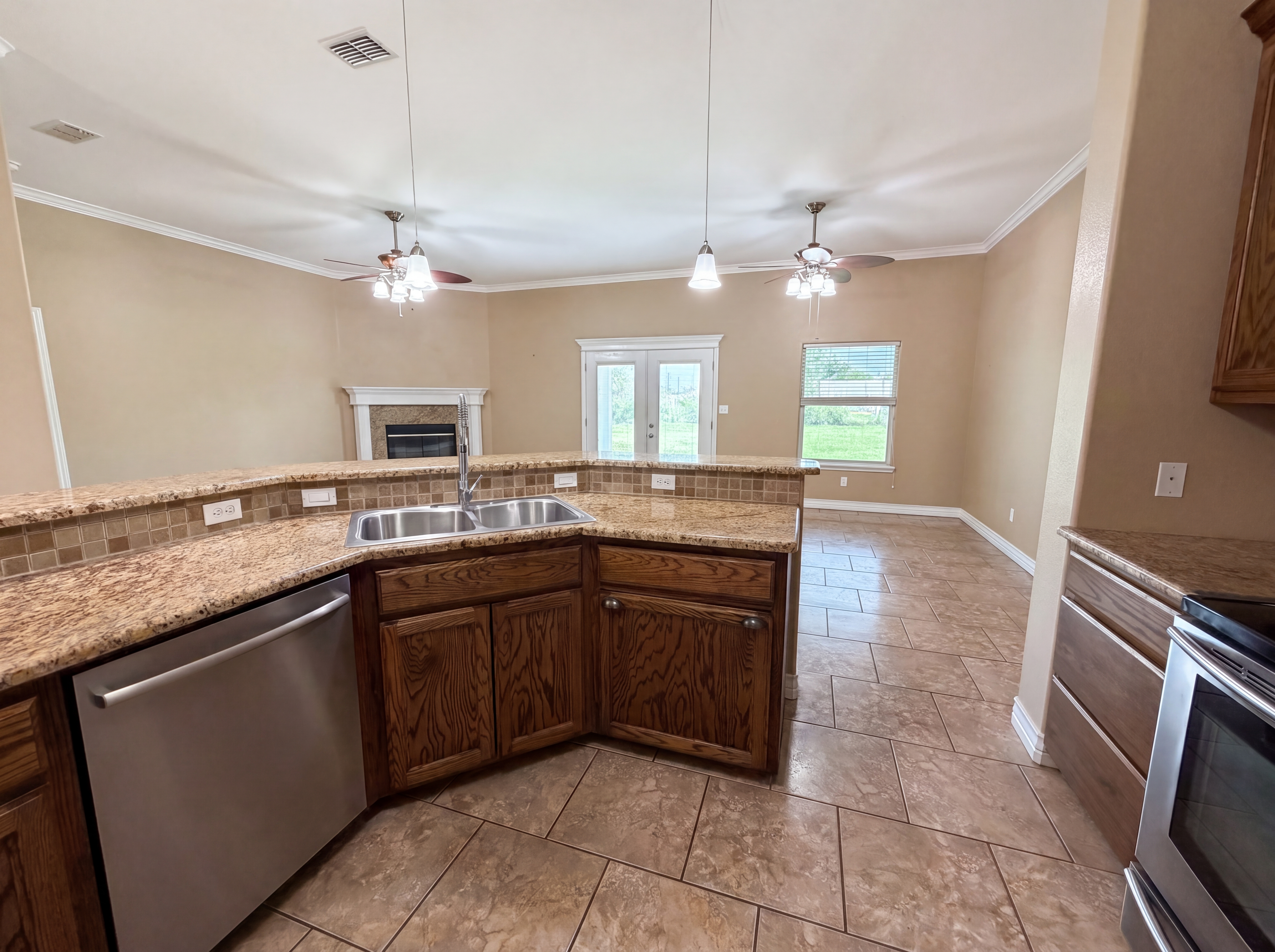 Photo 8 of 16 of 11318 Brendel Ln, Corpus Christi, TX