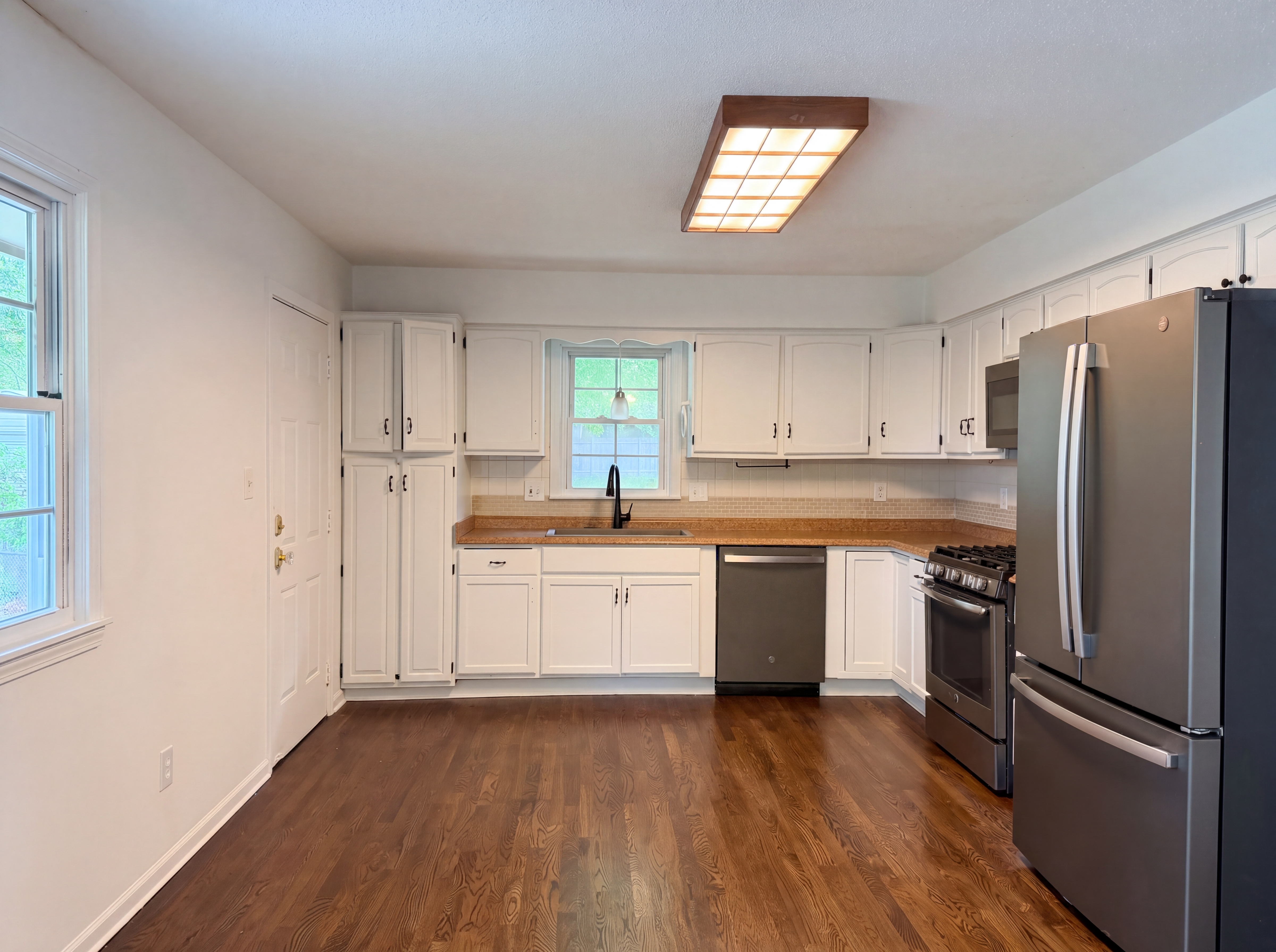 Photo 8 of 20 of 1913 NE Grant Cir, Blue Springs, MO