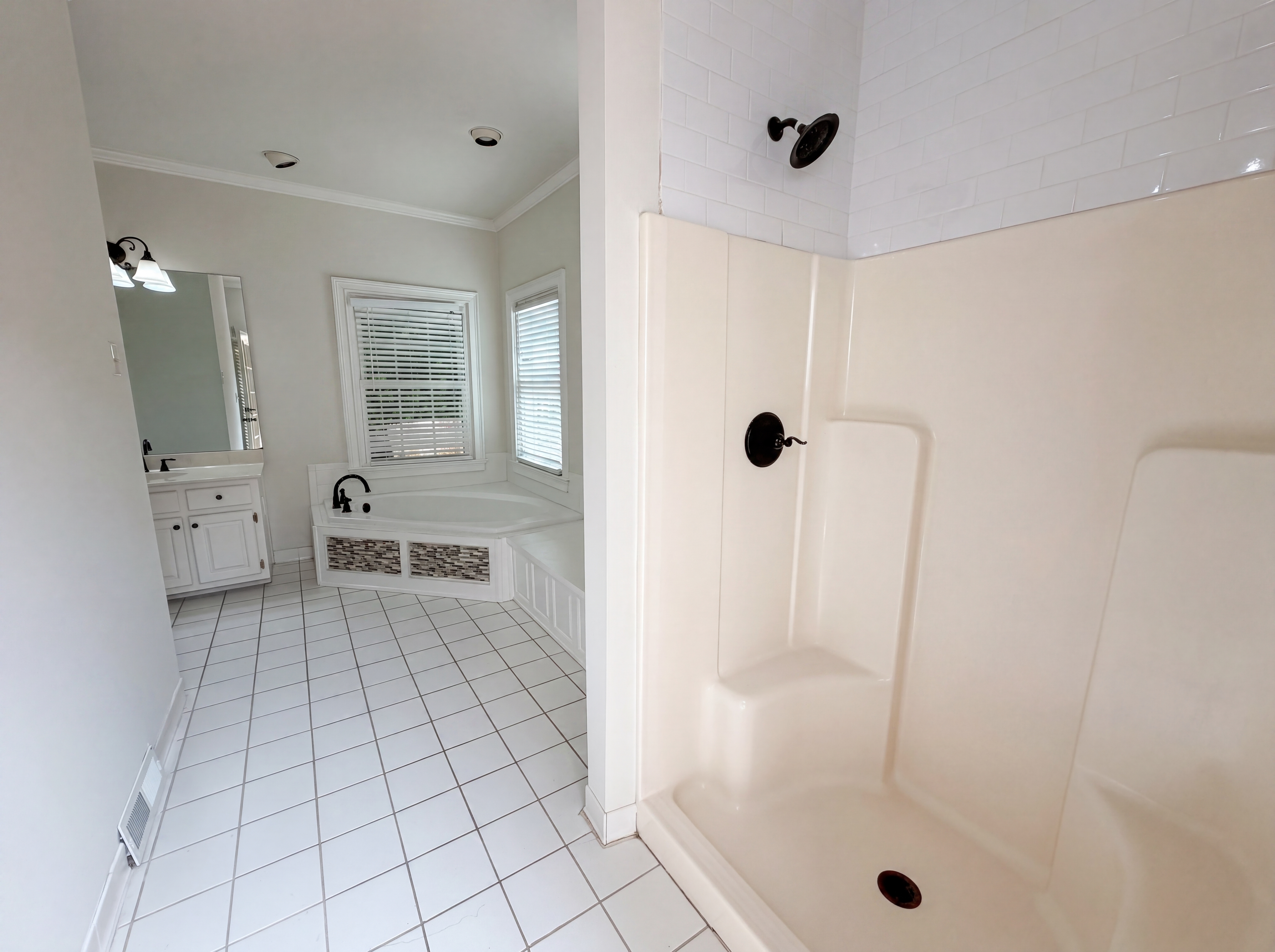 Photo 12 of 26 of 4342 Trotters Way Dr, Snellville, GA