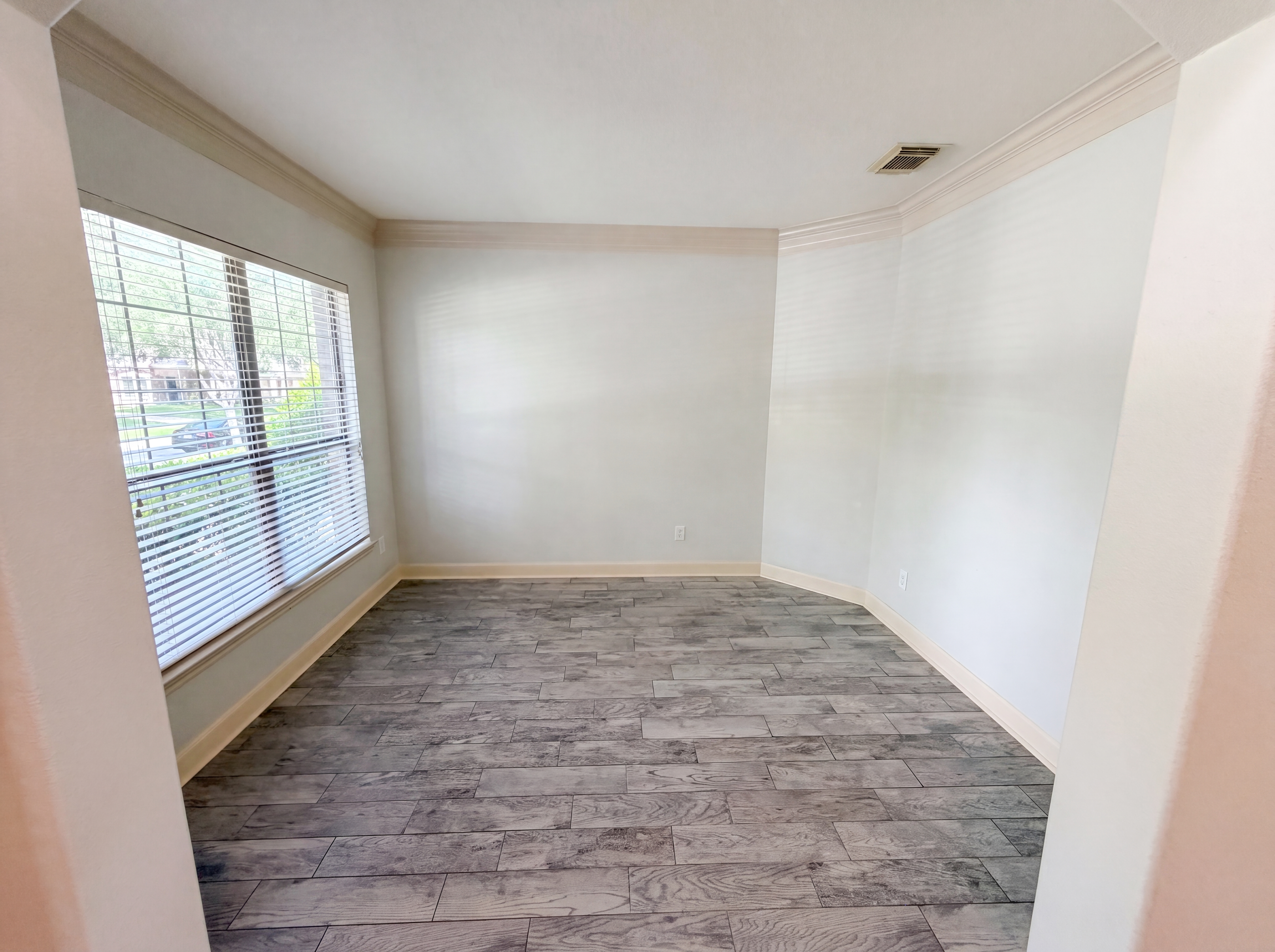 Photo 11 of 36 of 15822 Maple Shores Dr, Houston, TX