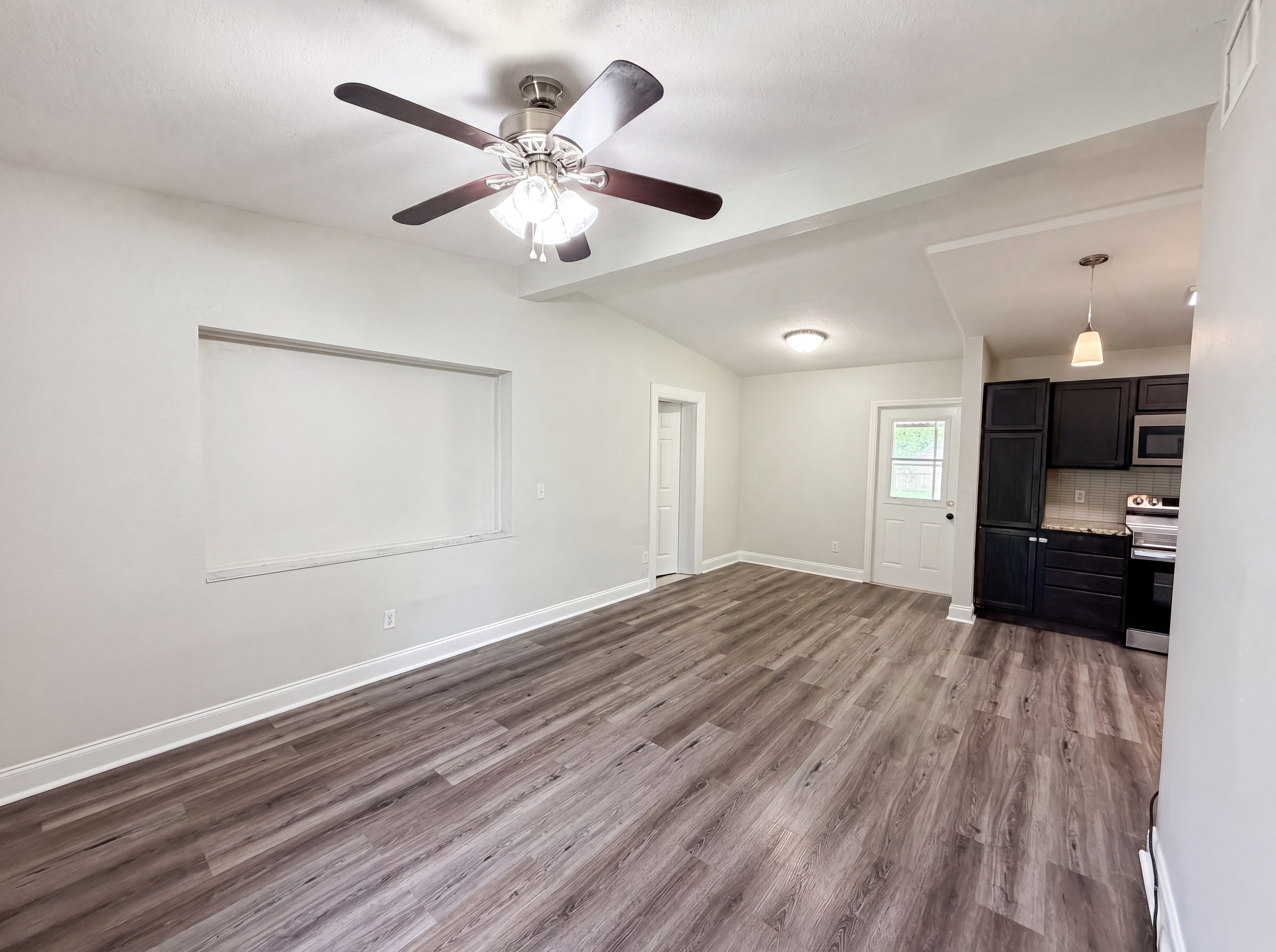 Photo 3 of 21 of 1502 Daroca Dr, Deltona, FL