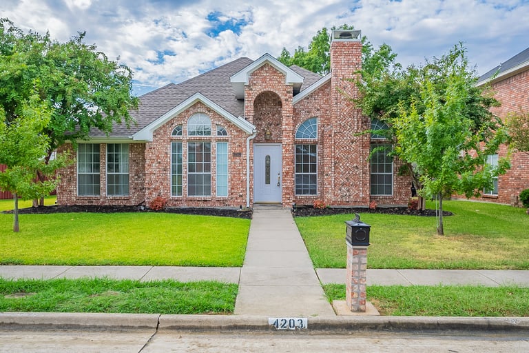 Photo 1 of 25 - 4203 Capstone Dr, Carrollton, TX 75010