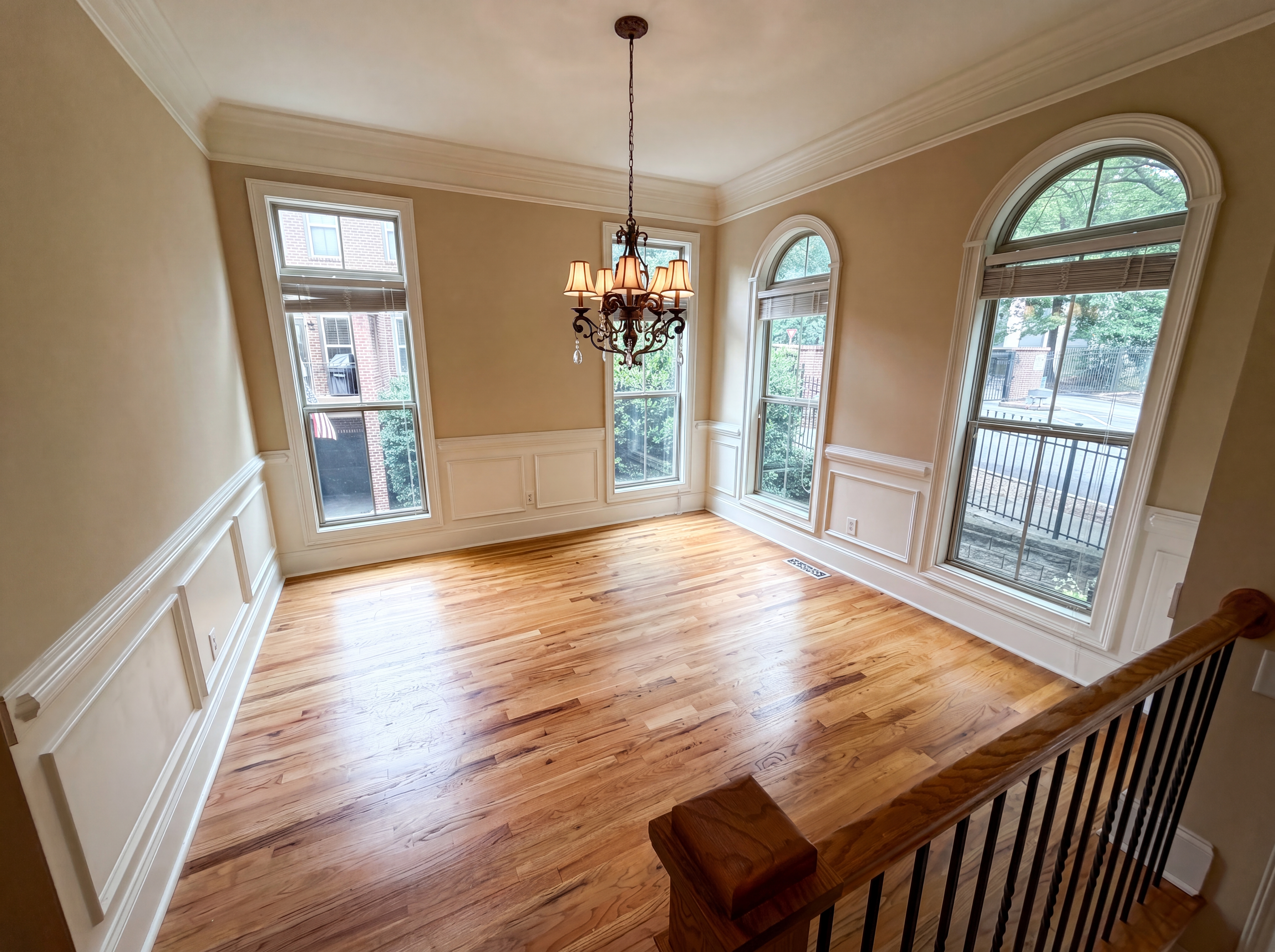 Photo 6 of 33 of 2370 Crescent Park Ct, Atlanta, GA