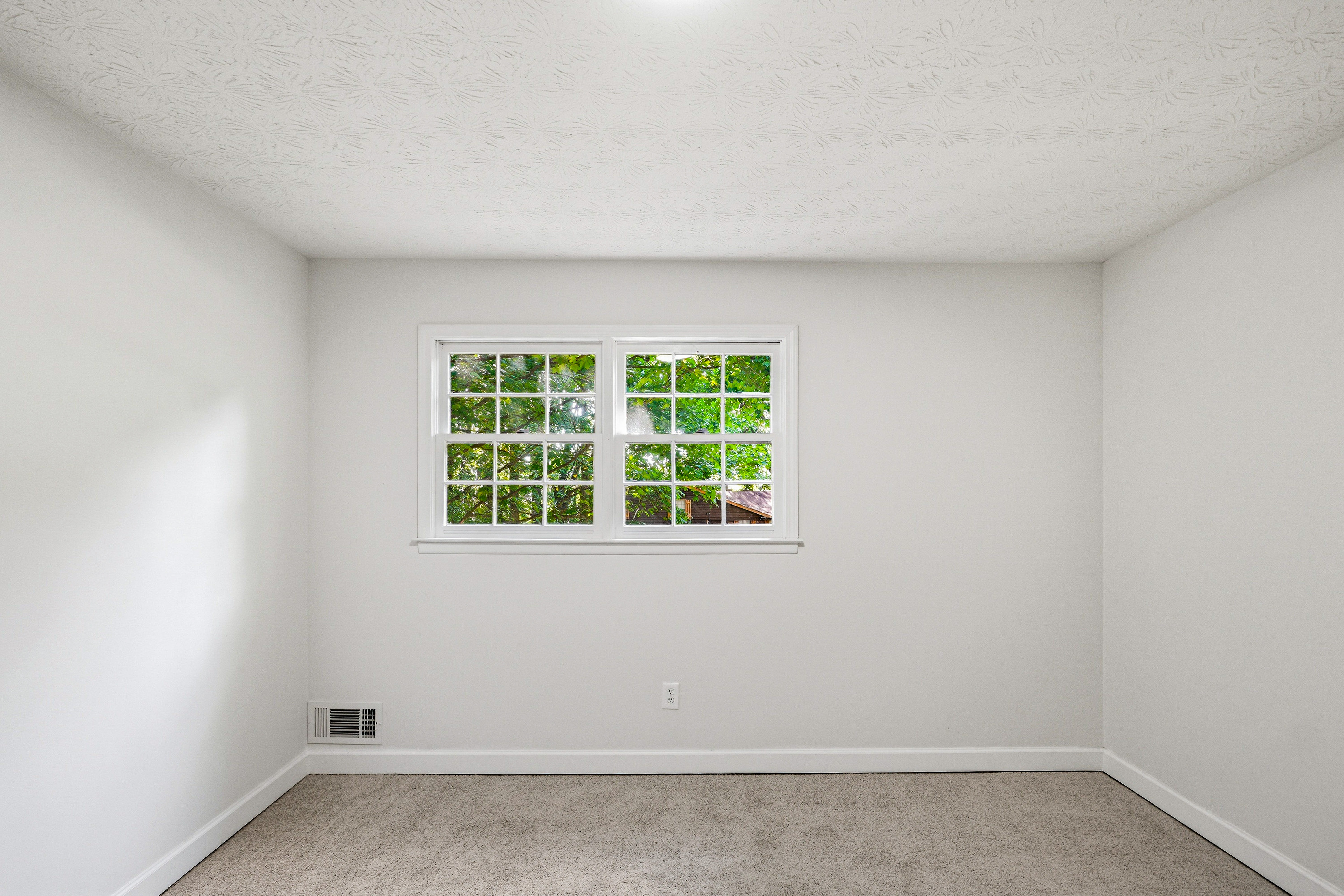Photo 19 of 29 of 7052 Lodgepole Dr, Morrow, GA