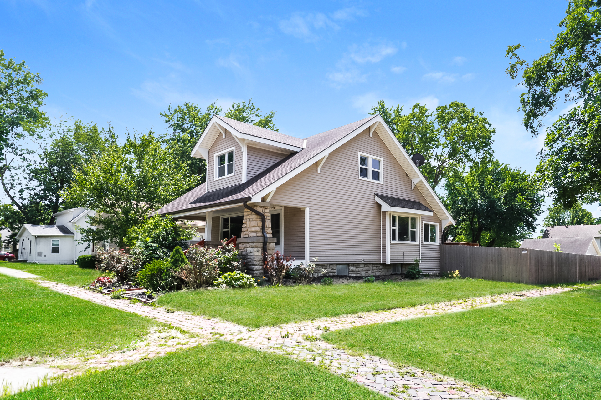 Photo 18 of 21 of 701 E Peoria St, Paola, KS