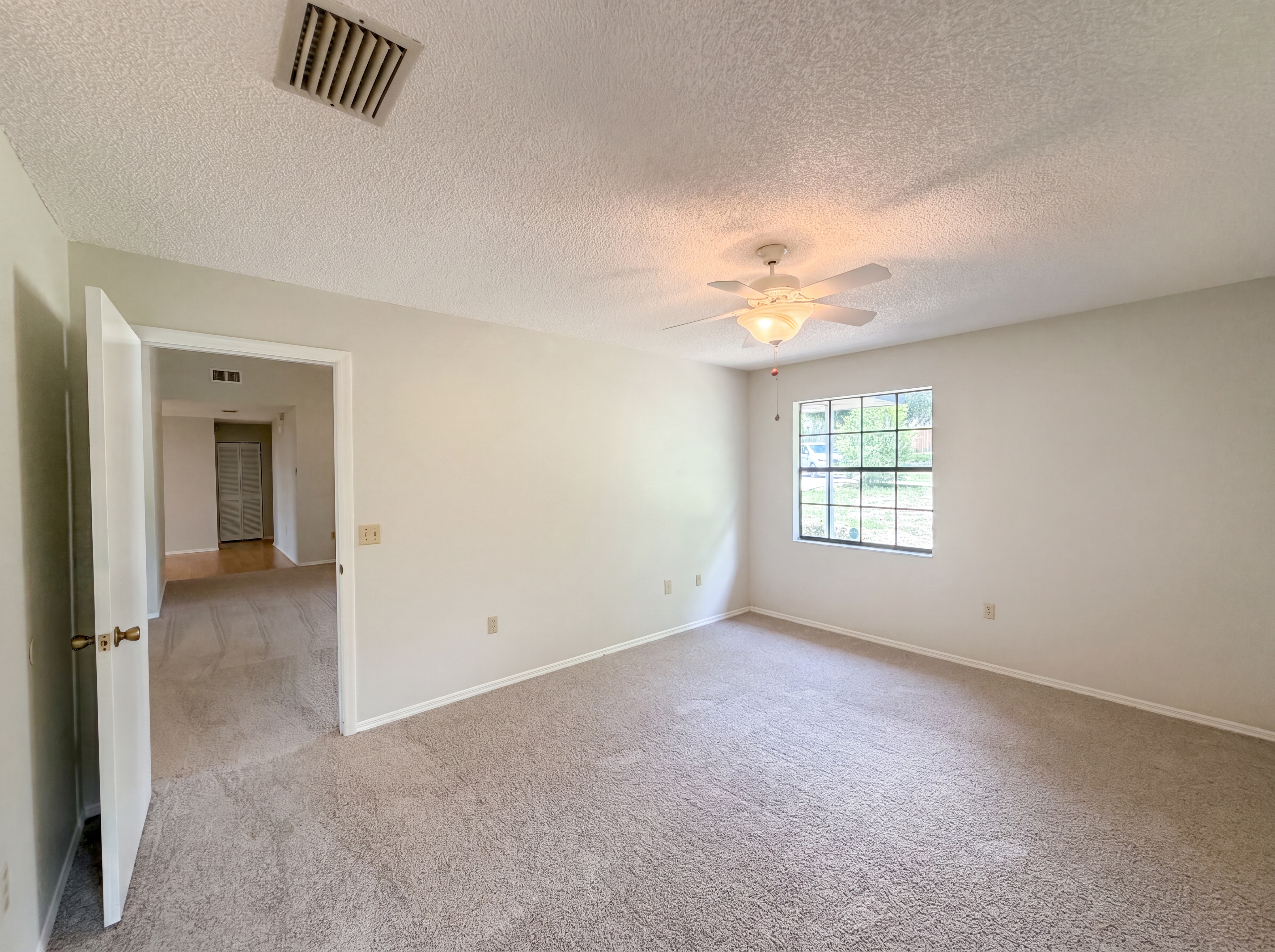 Photo 16 of 21 of 12620 Bay Hill Dr, Grand Island, FL