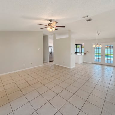 Property photo 3 of 2305 SW Fern Cir