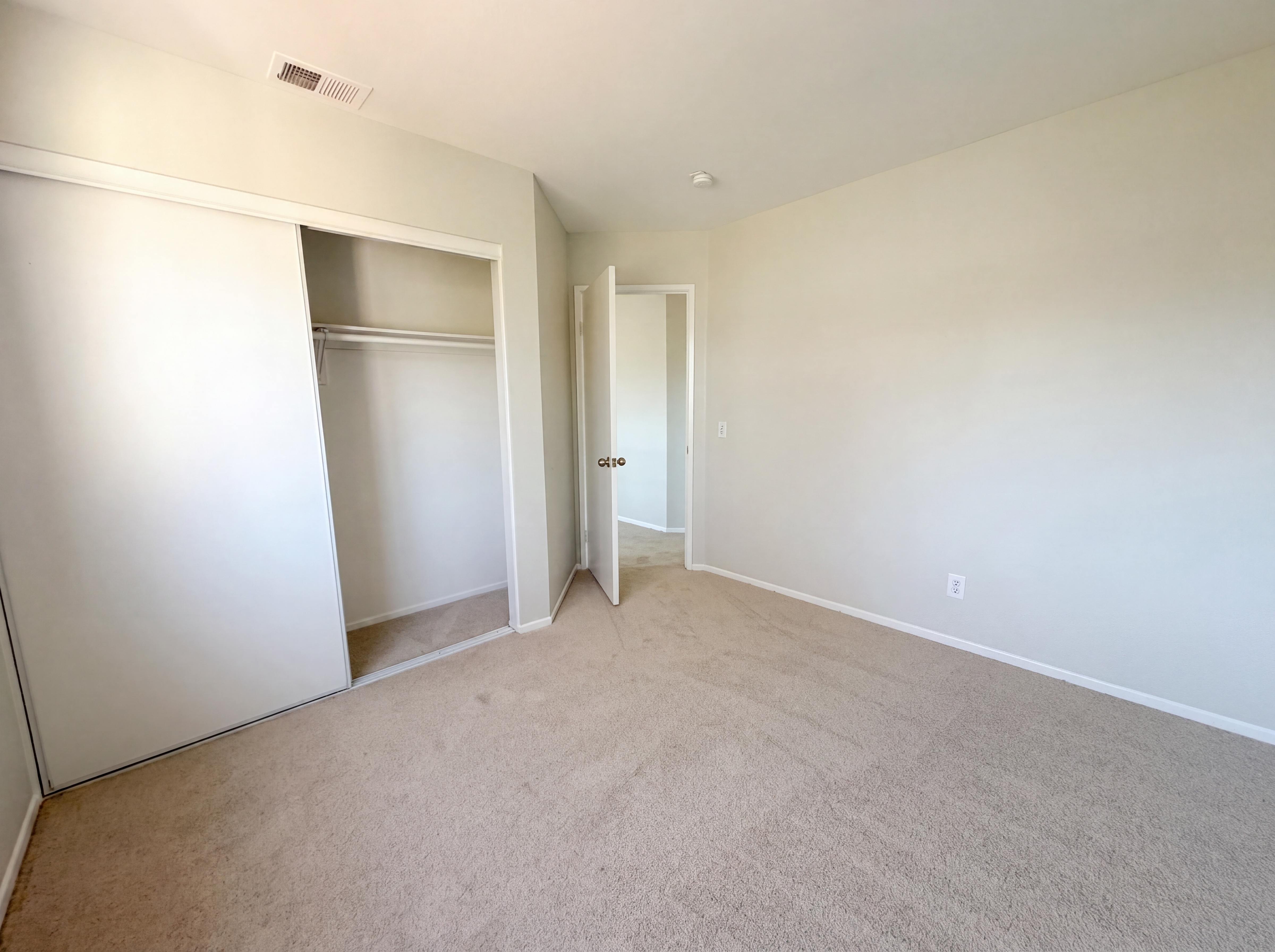Photo 4 of 23 of 2565 W Fairview Dr, Rialto, CA