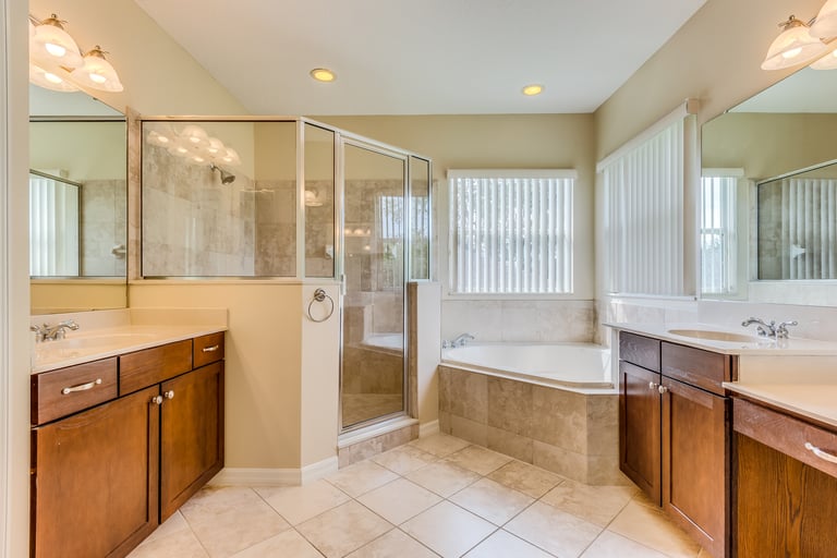 Photo 16 of 32 - 3340 Lake Jean Dr, Orlando, FL 32817