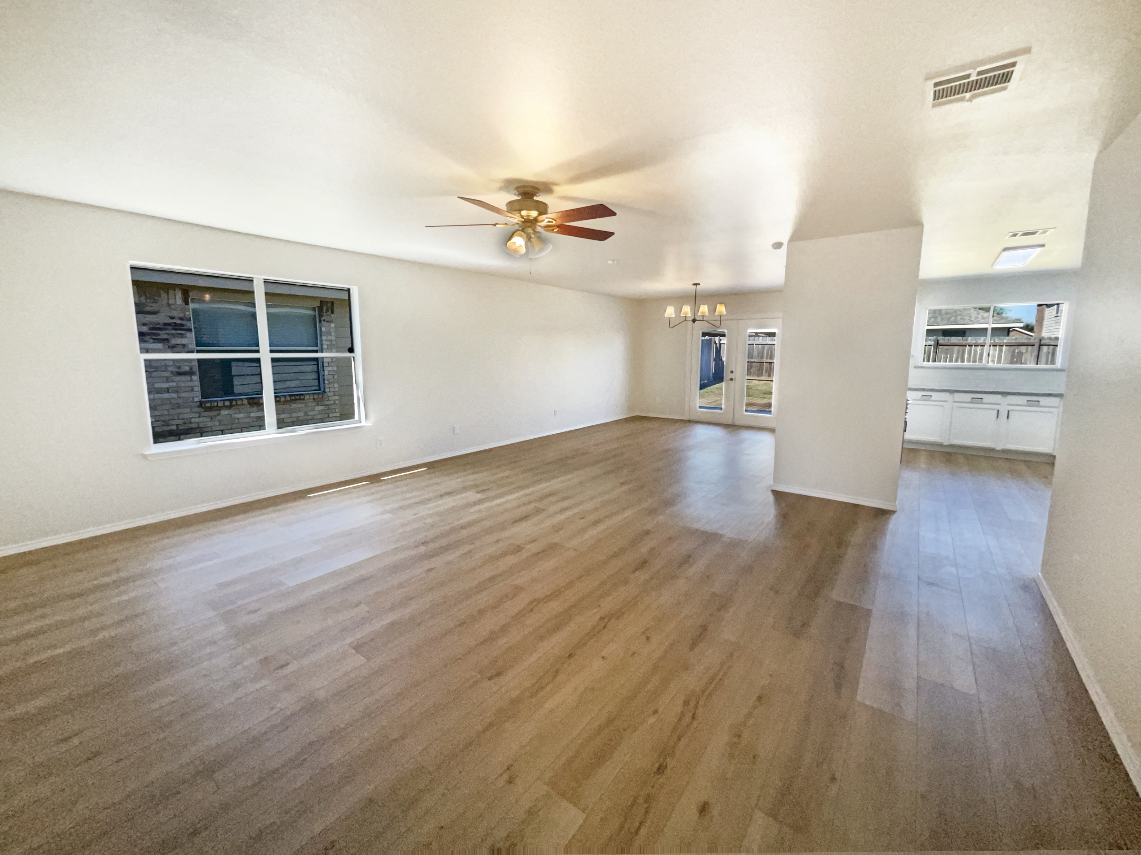 Photo 15 of 24 of 2019 Kingsbridge Dr, Heartland, TX