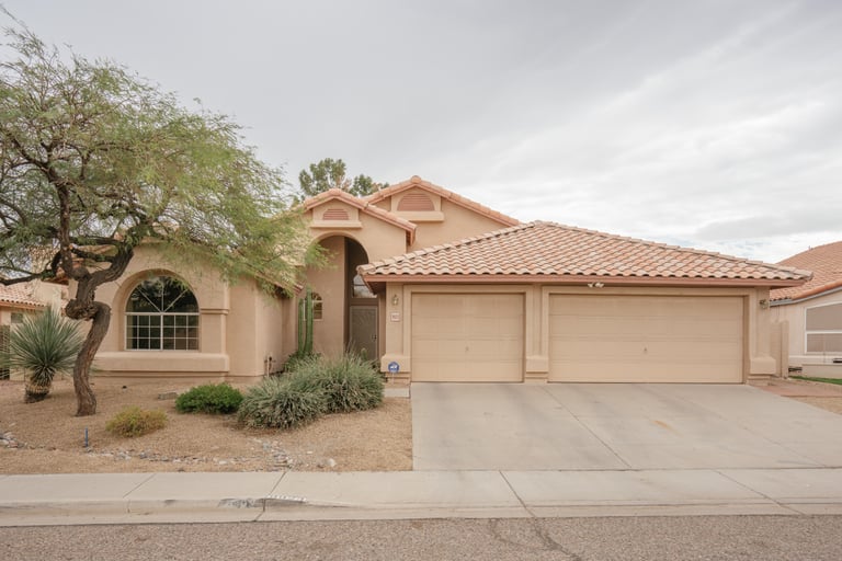Photo 1 of 28 - 9923 N 58th Dr, Glendale, AZ 85302