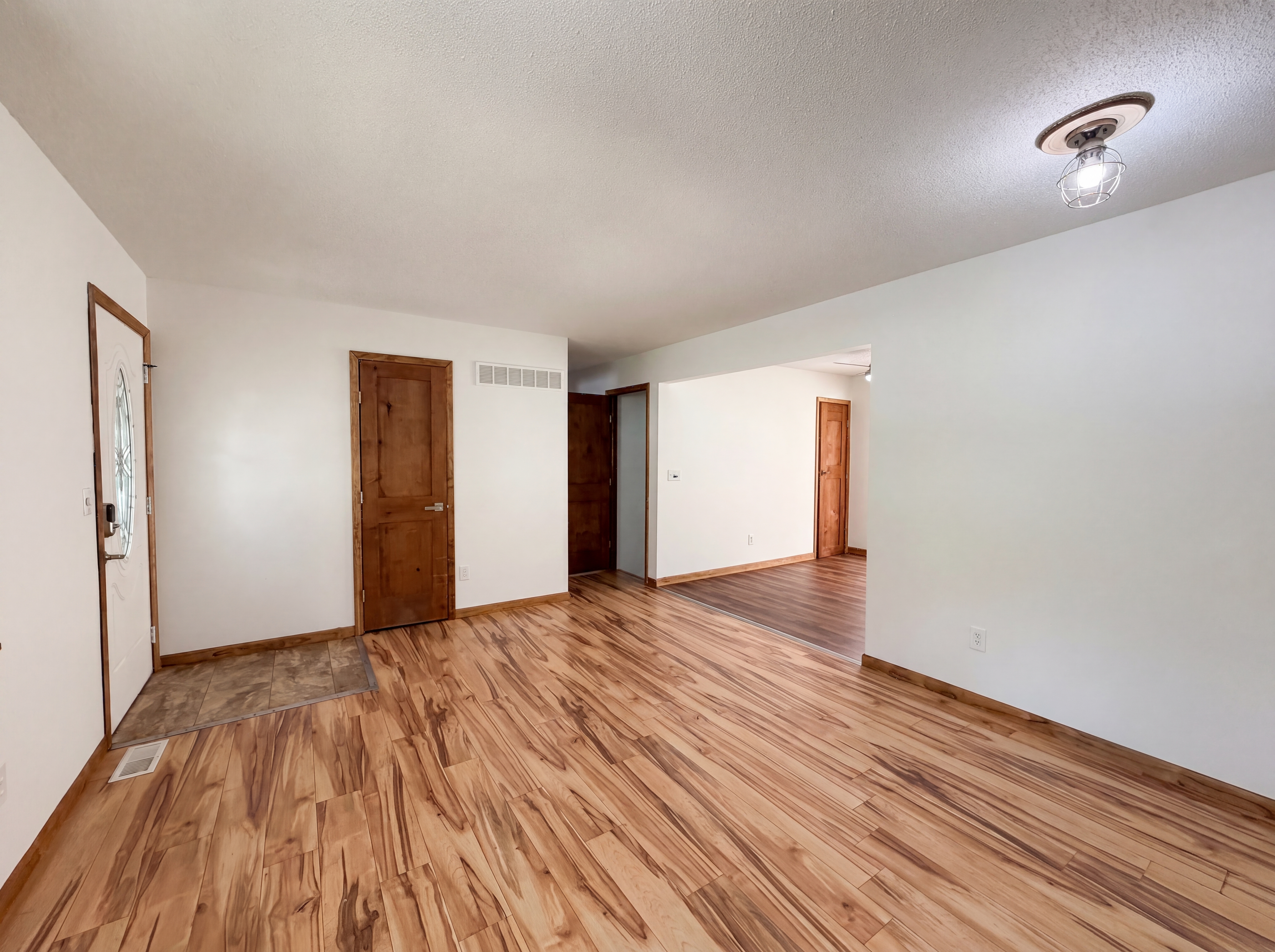 Photo 10 of 19 of 2808 NE 39th St, Kansas City, MO