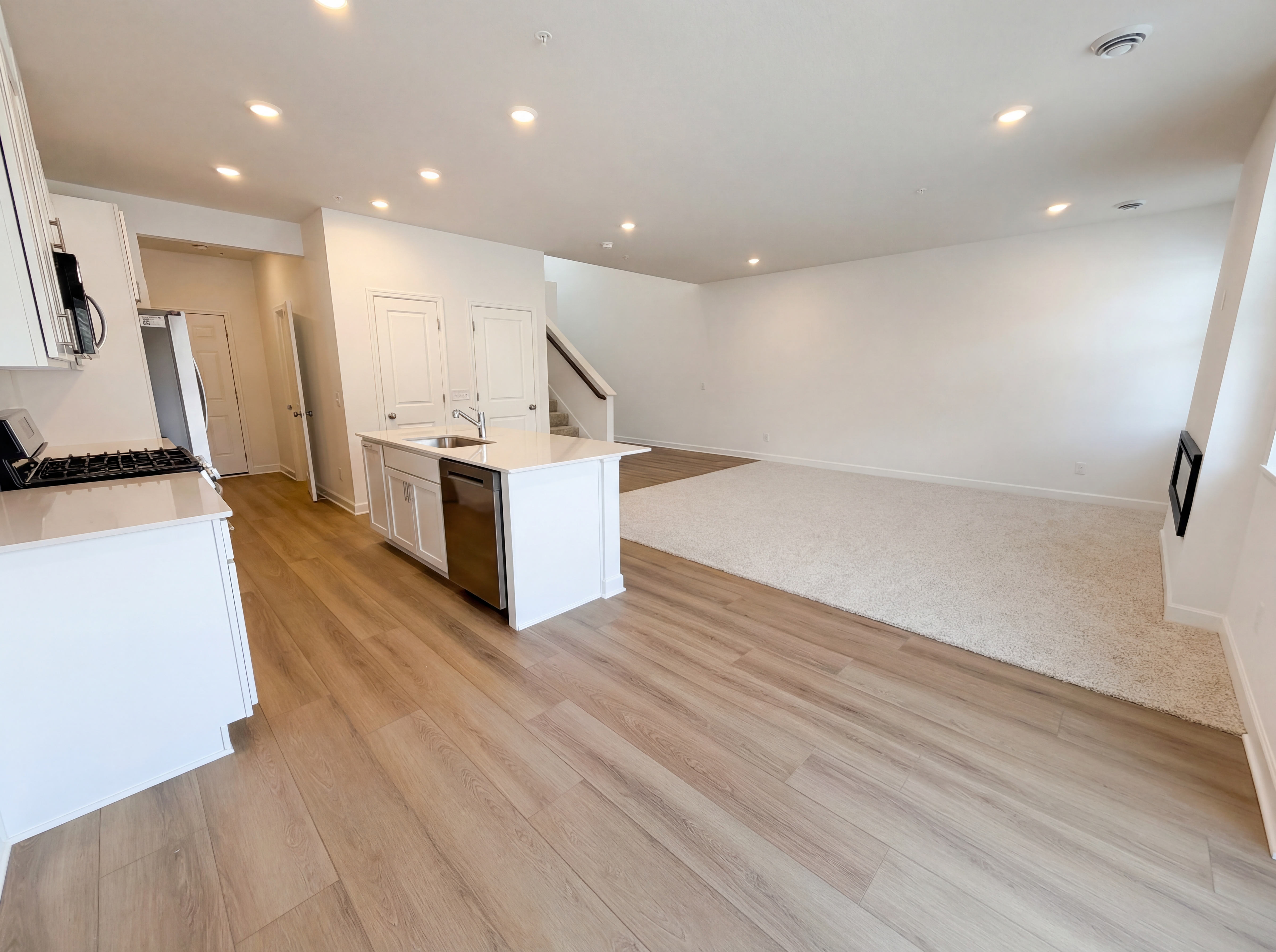 Photo 7 of 22 of 3022 Basswood St, Little Canada, MN