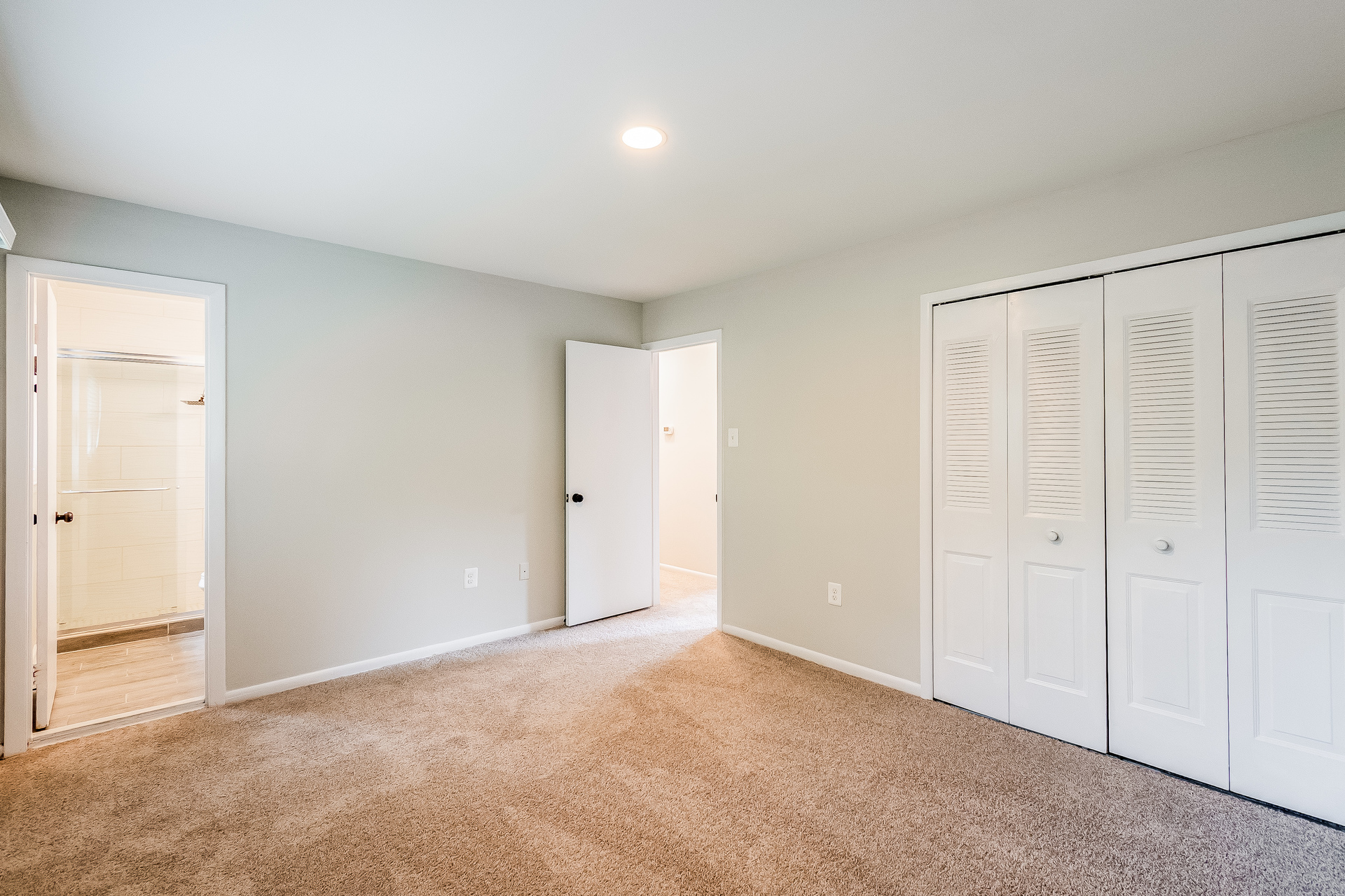 Photo 14 of 22 of 13449 Nascoby Ln, Woodbridge, VA