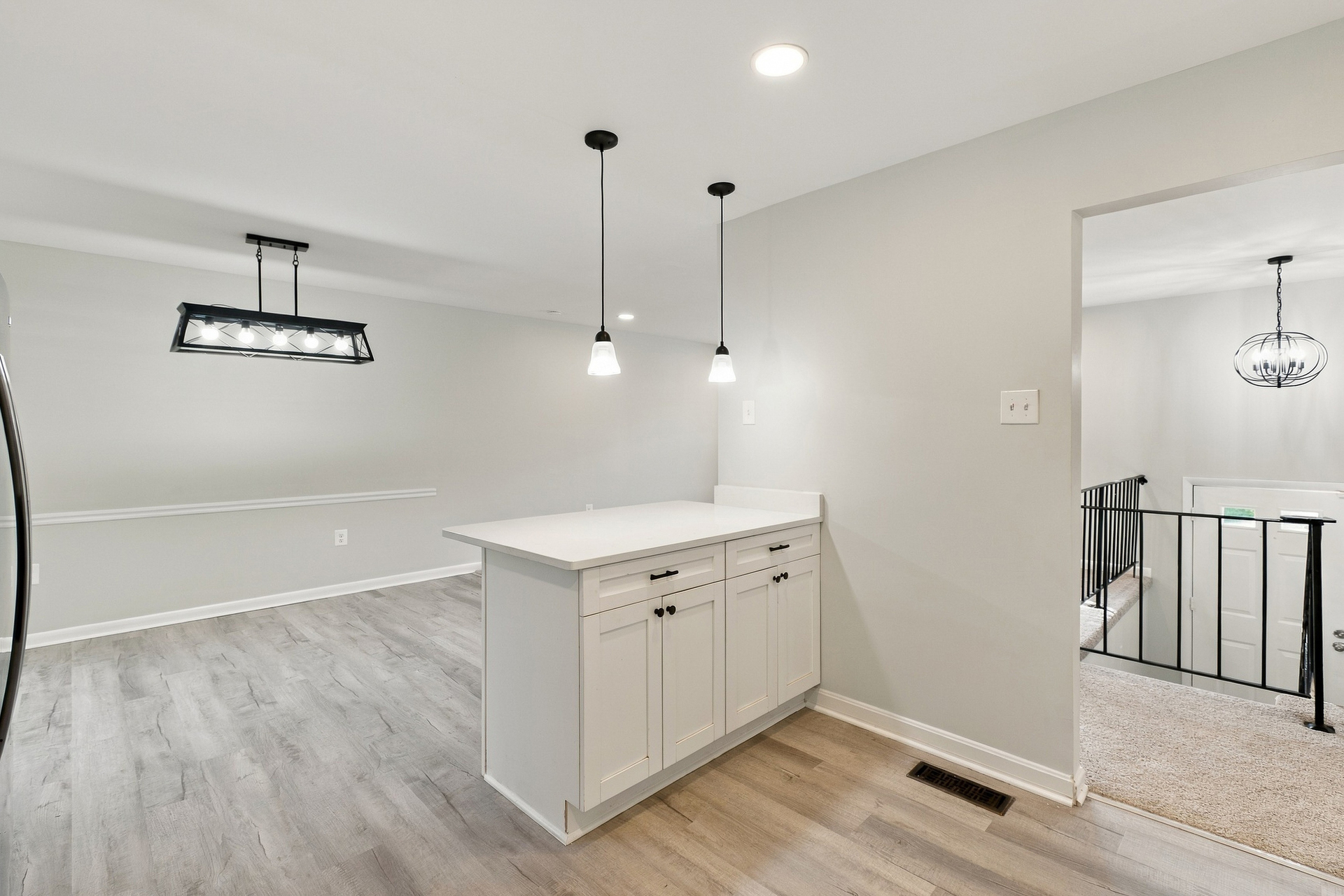 Photo 11 of 20 of 13449 Nascoby Ln, Woodbridge, VA
