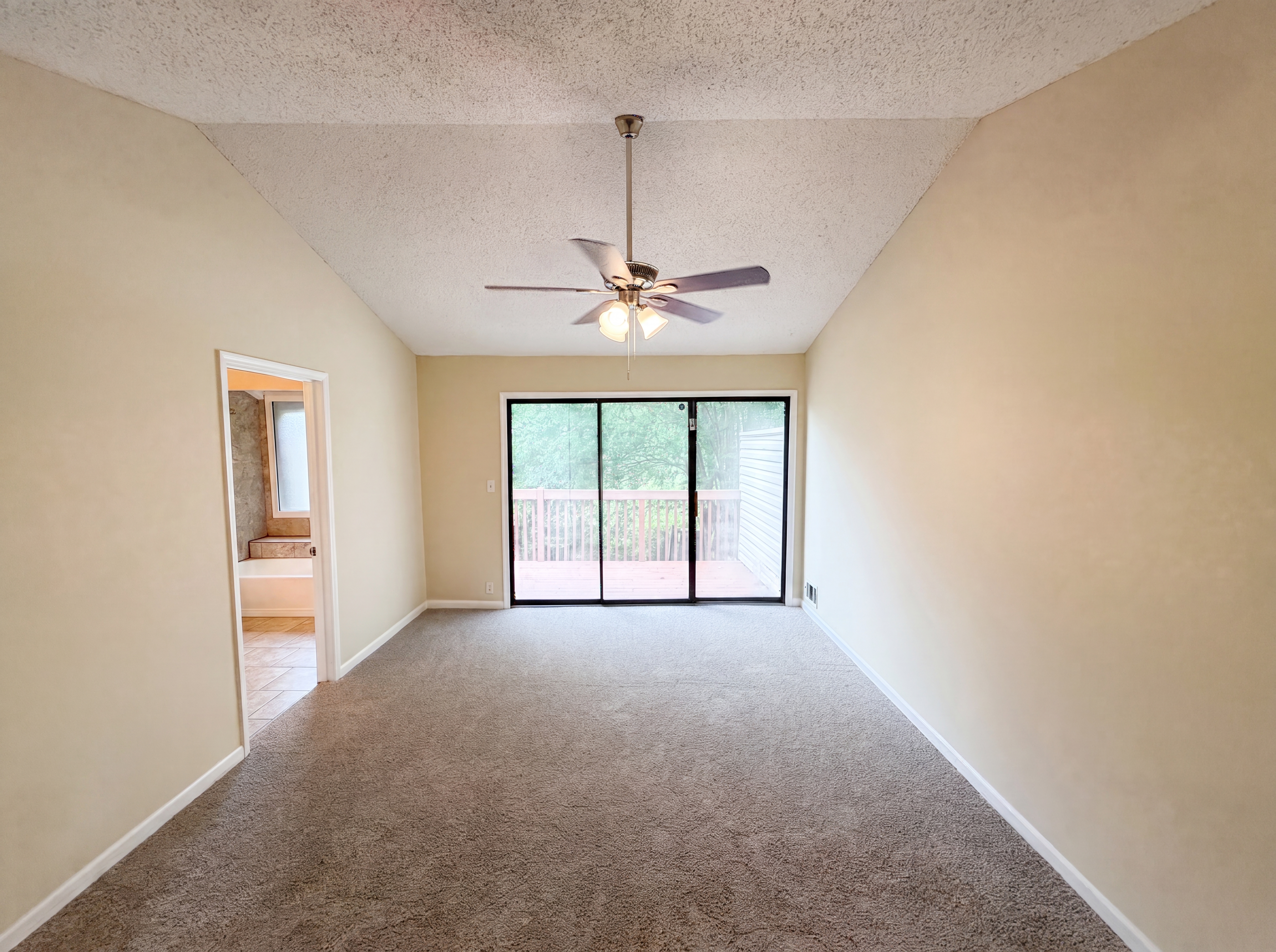 Photo 4 of 24 of 3271 Tennington Pl, Lawrenceville, GA