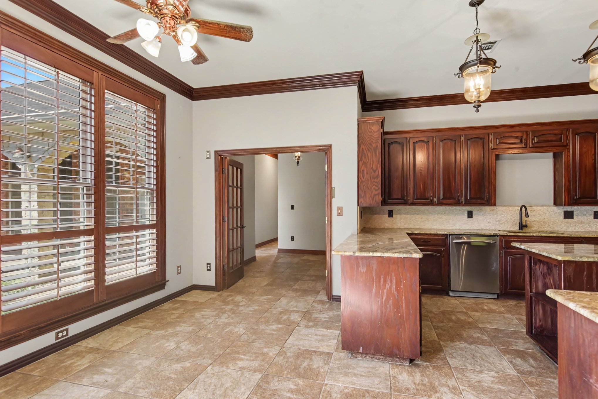 Photo 9 of 28 of 8304 Karen Ln, Terrell, TX