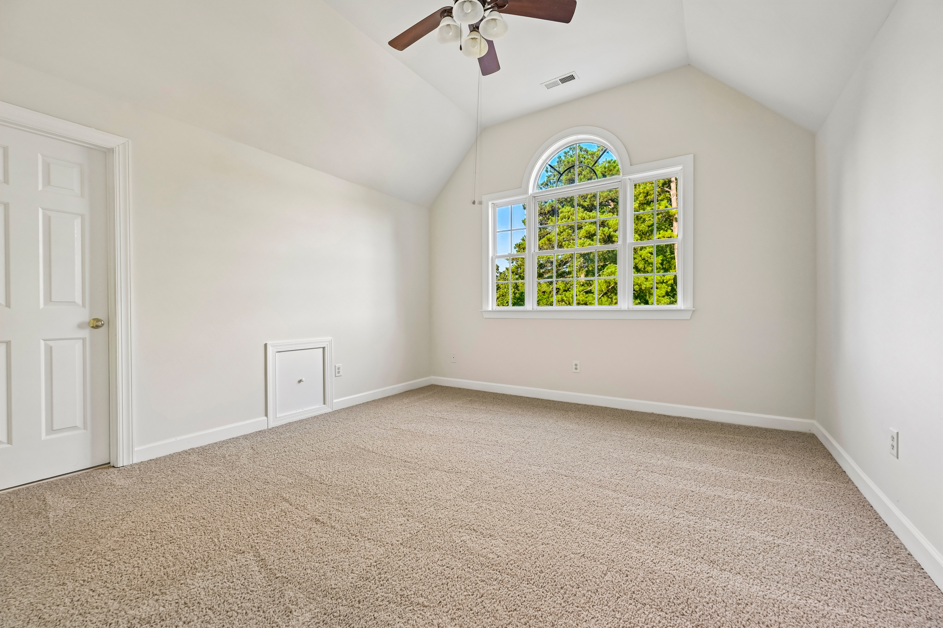 Photo 4 of 25 of 9701 Chris Dr, Raleigh, NC
