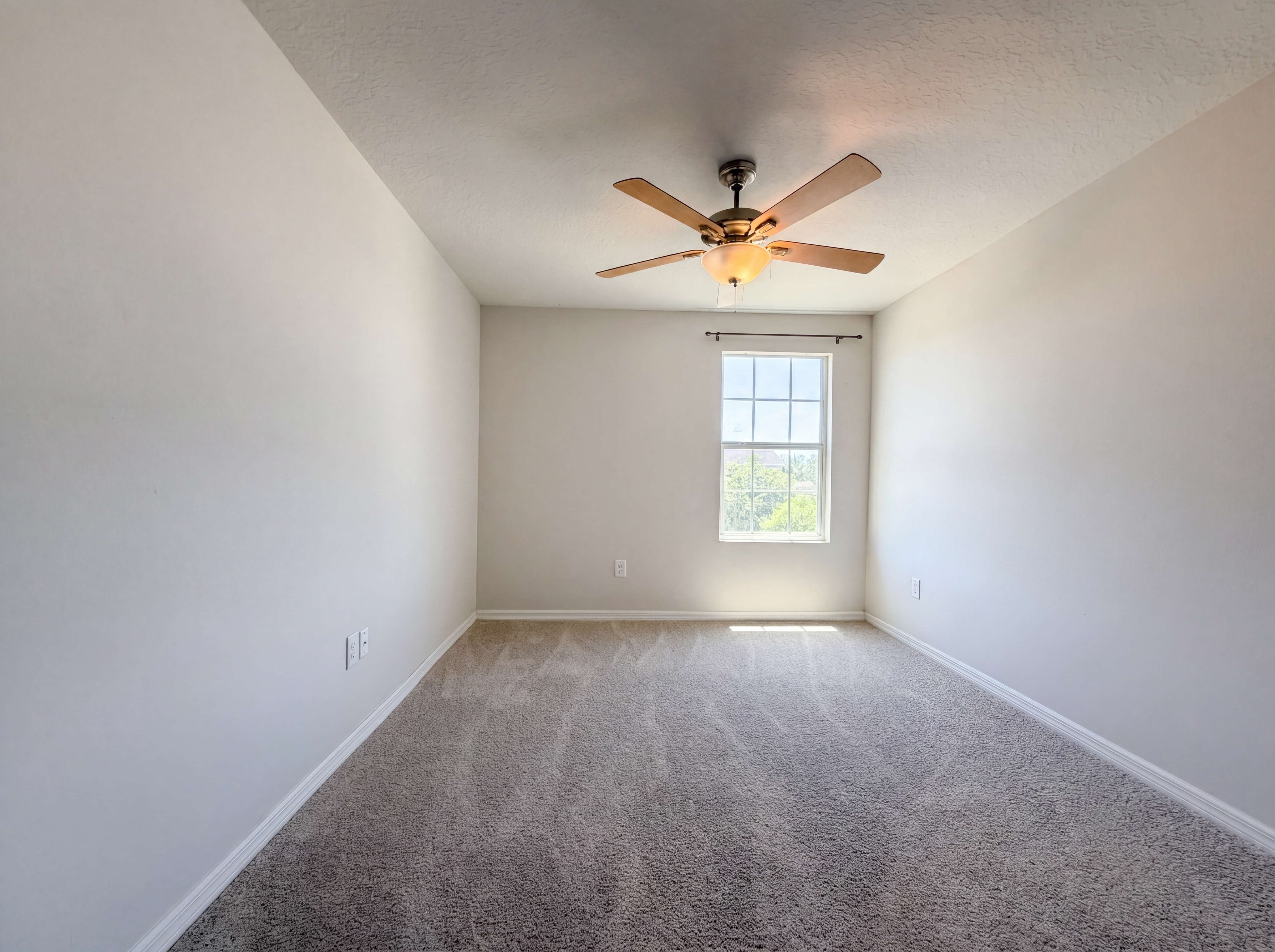 Photo 17 of 32 of 14405 Scottburgh Glen Dr, Wimauma, FL