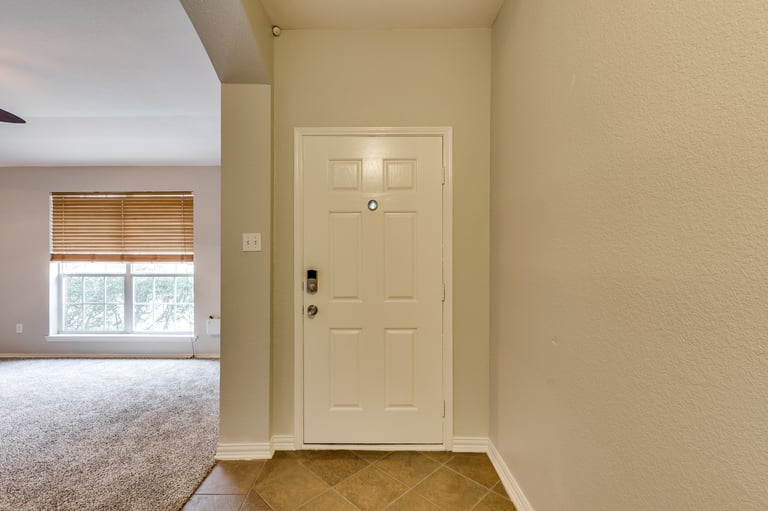 Photo 11 of 27 - 564 Dylan Ct, Azle, TX 76020