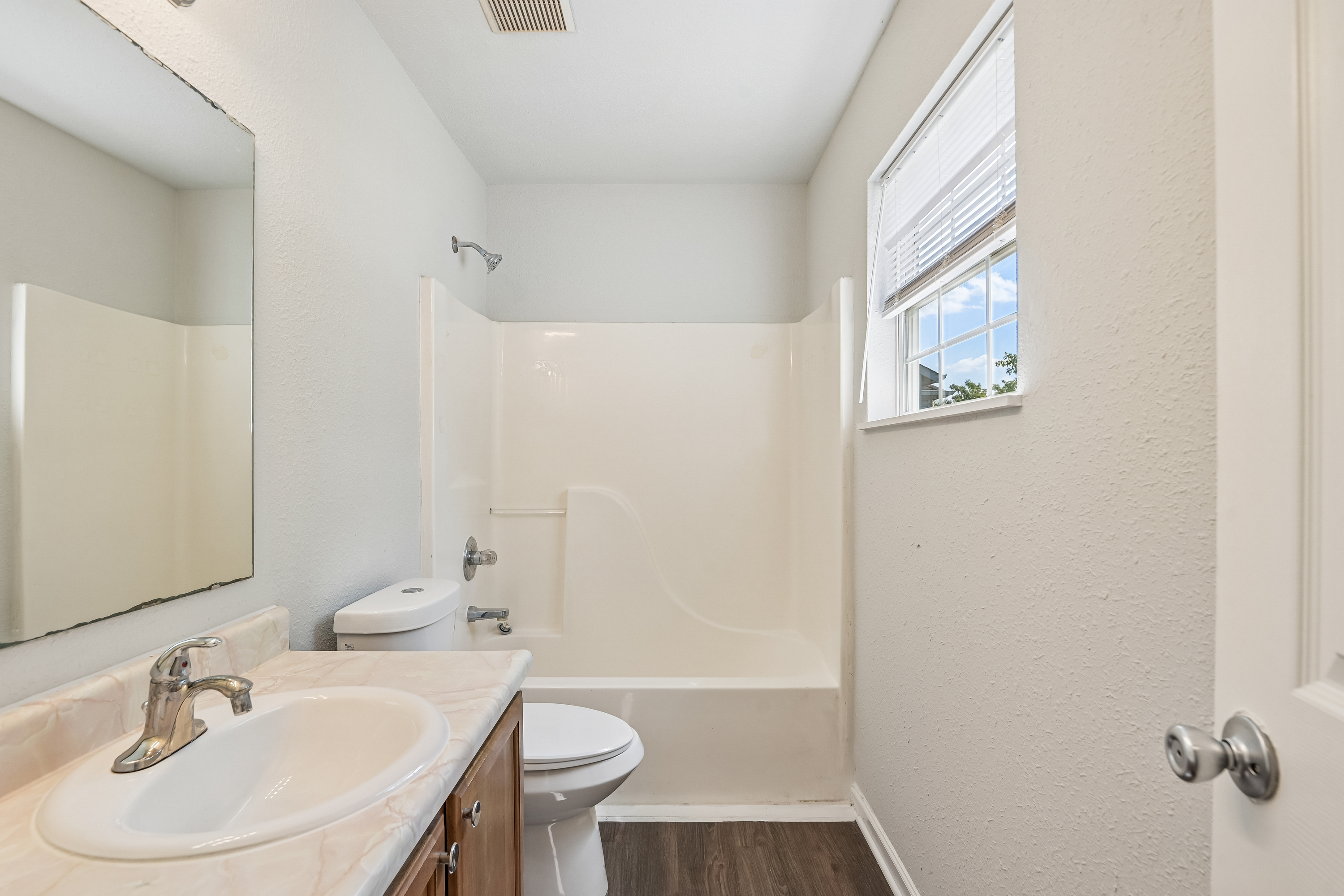 Photo 6 of 43 of 2327 Rostock Ct, Indianapolis, IN