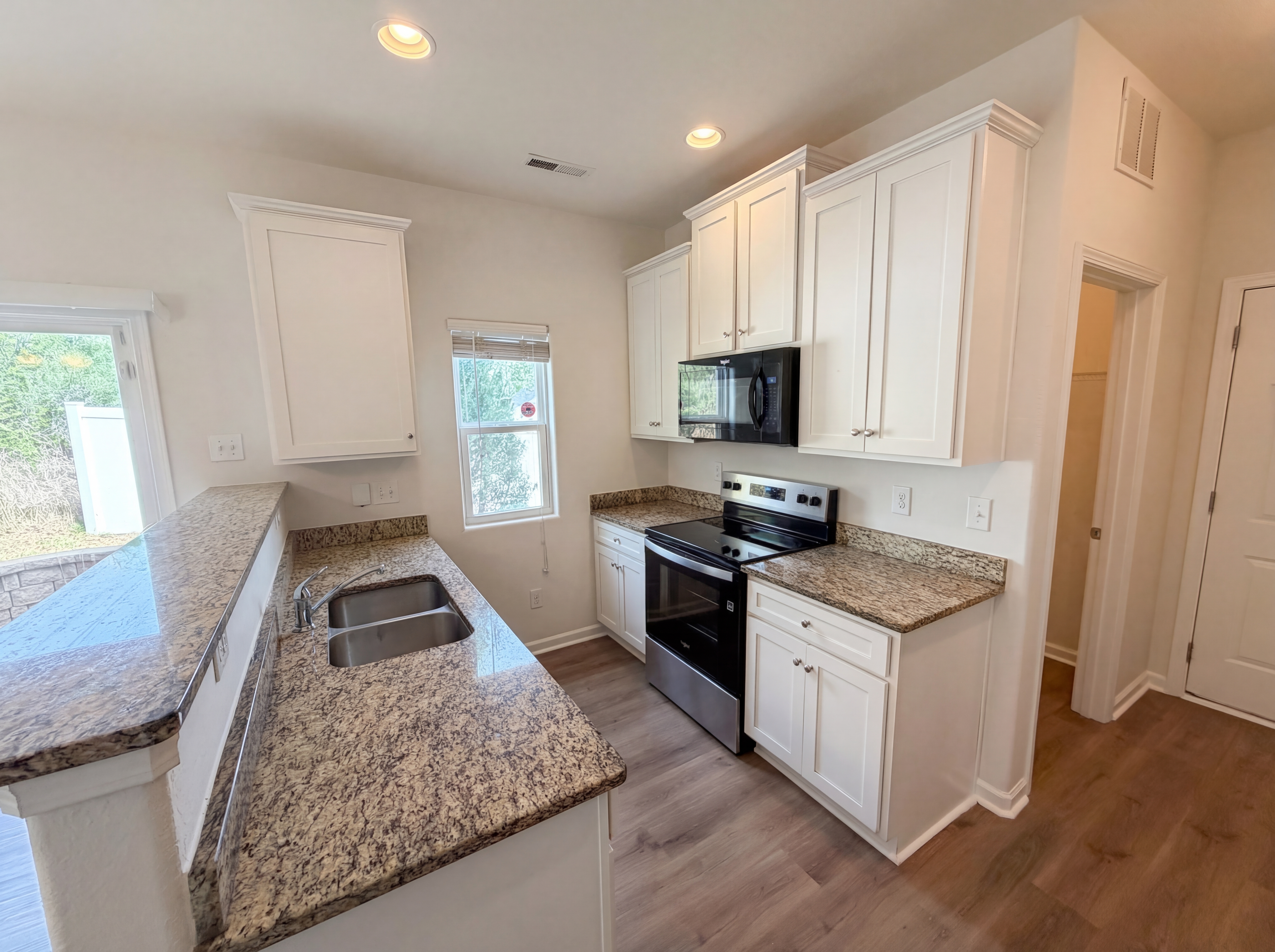 Photo 9 of 25 of 8321 Candlenut Ln, Charlotte, NC