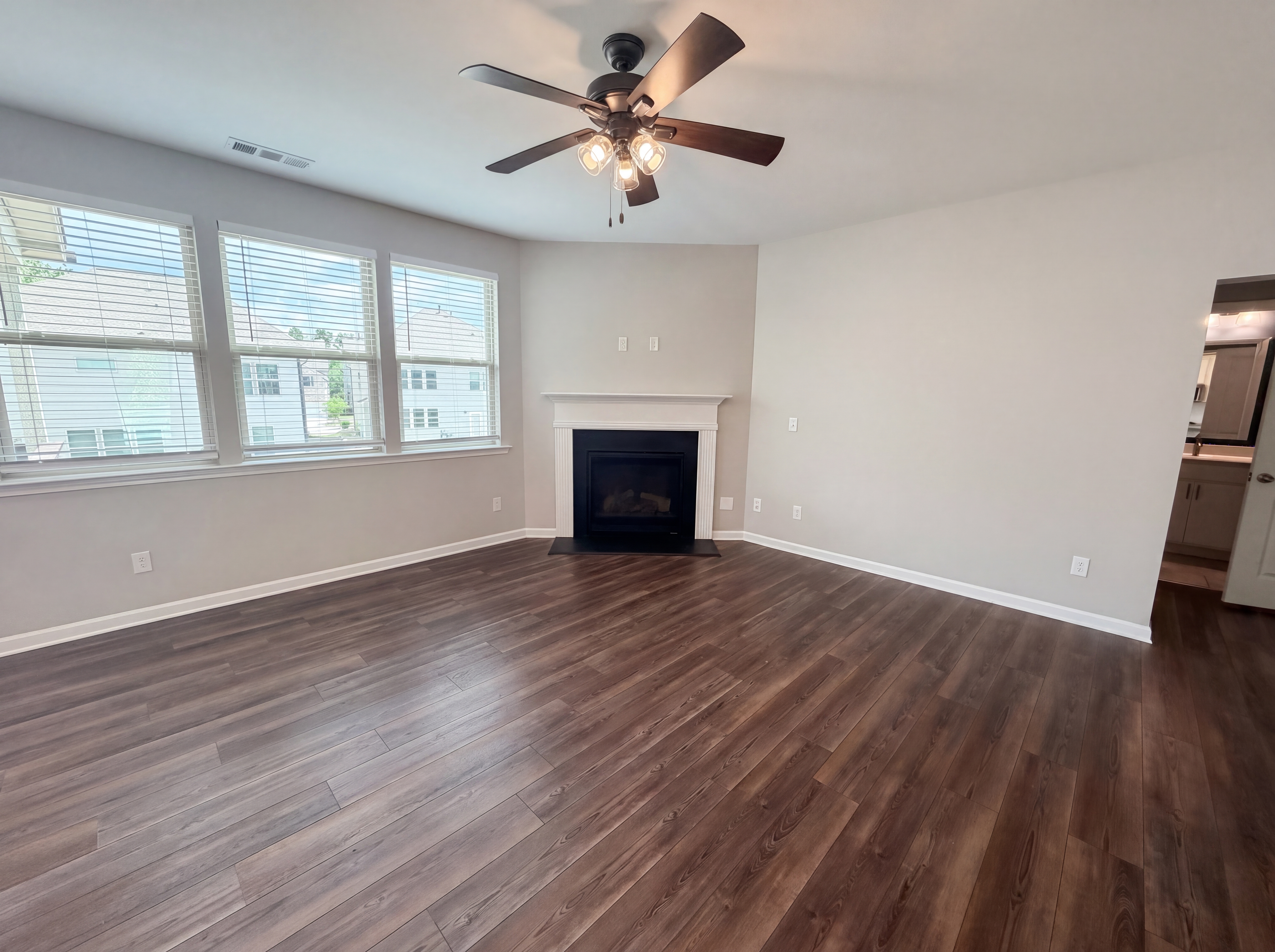 Photo 3 of 23 of 4205 Goosecross Ct, Lilburn, GA
