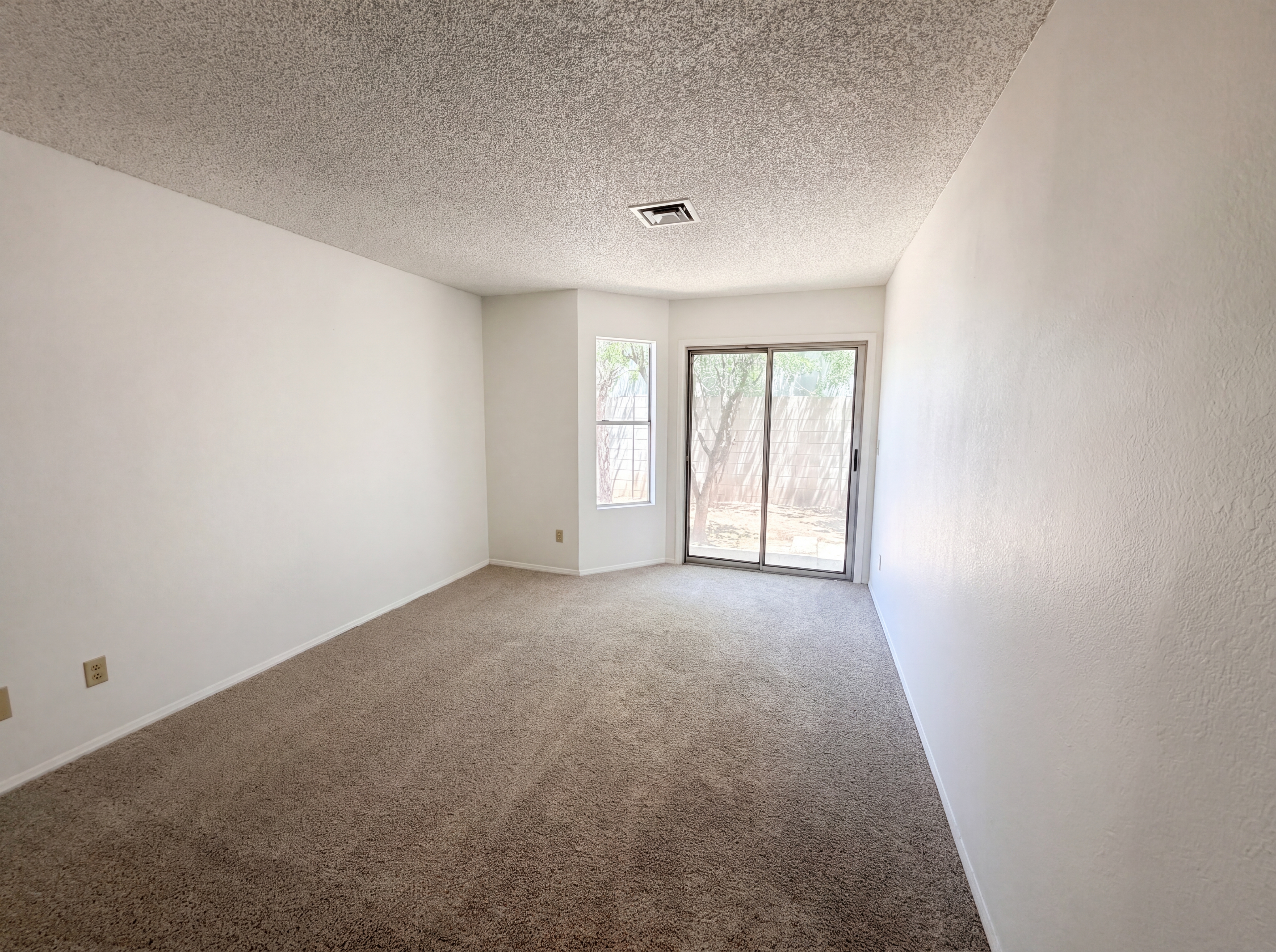 Photo 4 of 20 of 4461 N 84th Ave, Phoenix, AZ