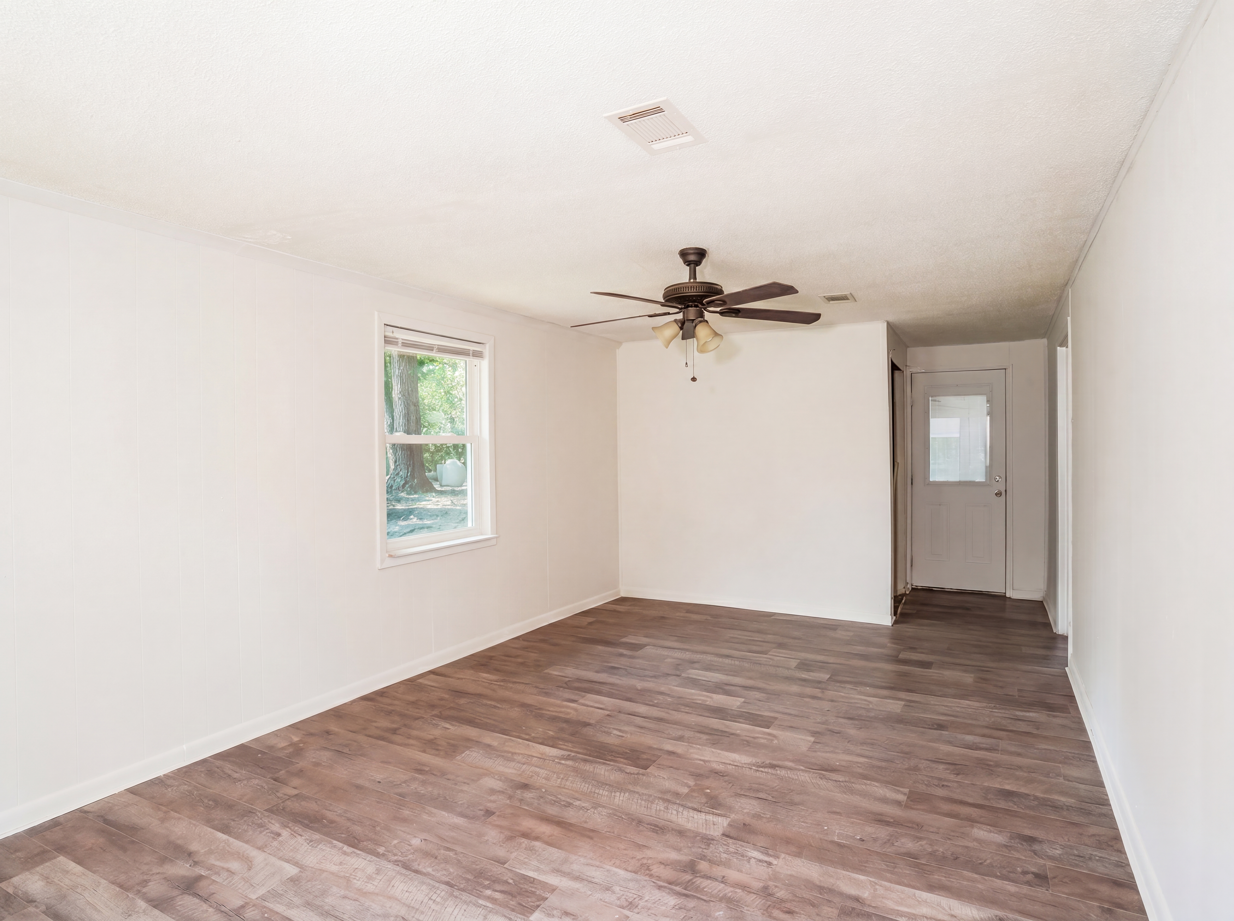 Photo 8 of 41 of 733 Sutton St, Jesup, GA