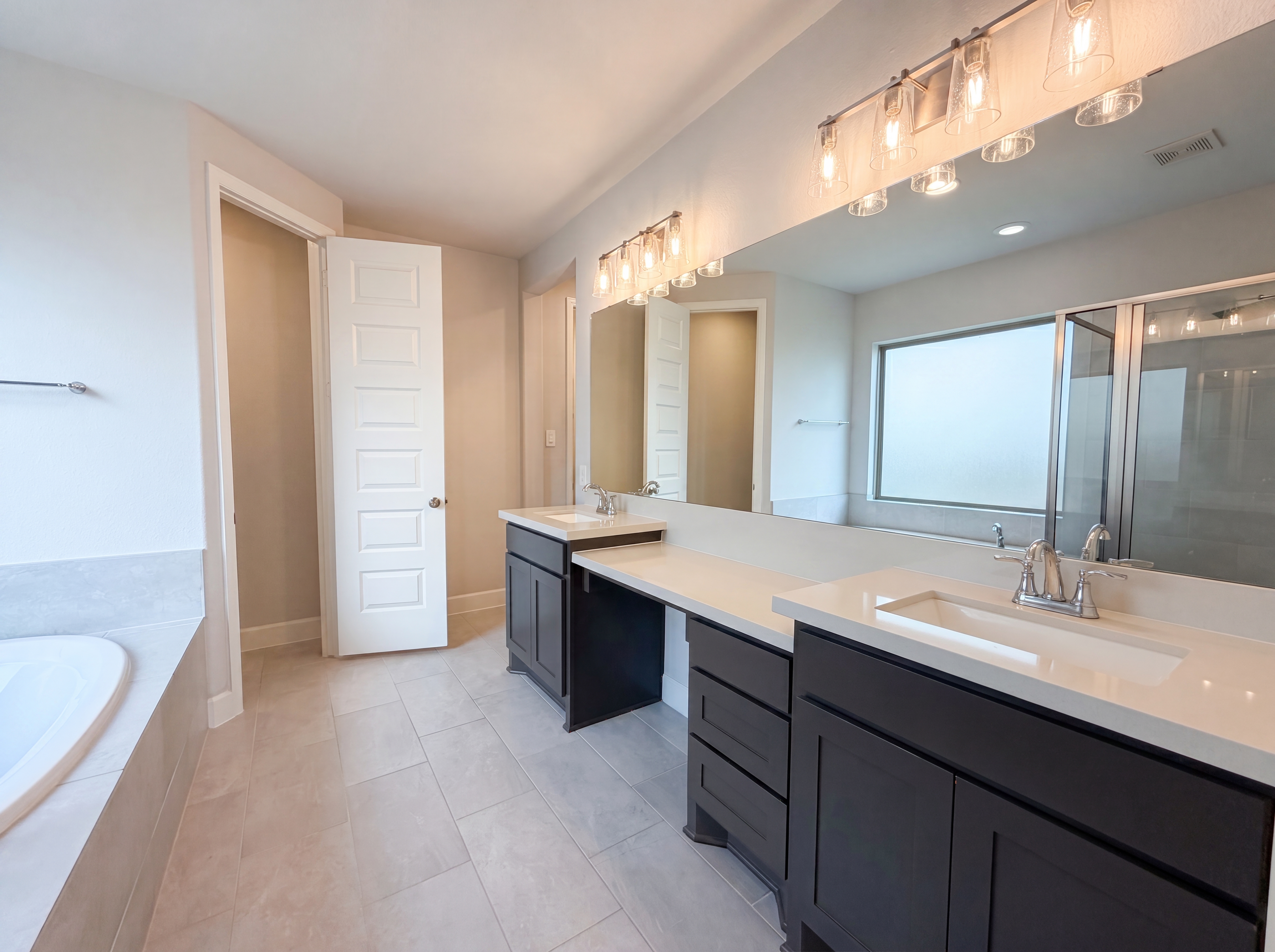 Photo 11 of 29 of 15418 Legacy Park Way, Pinehurst, TX