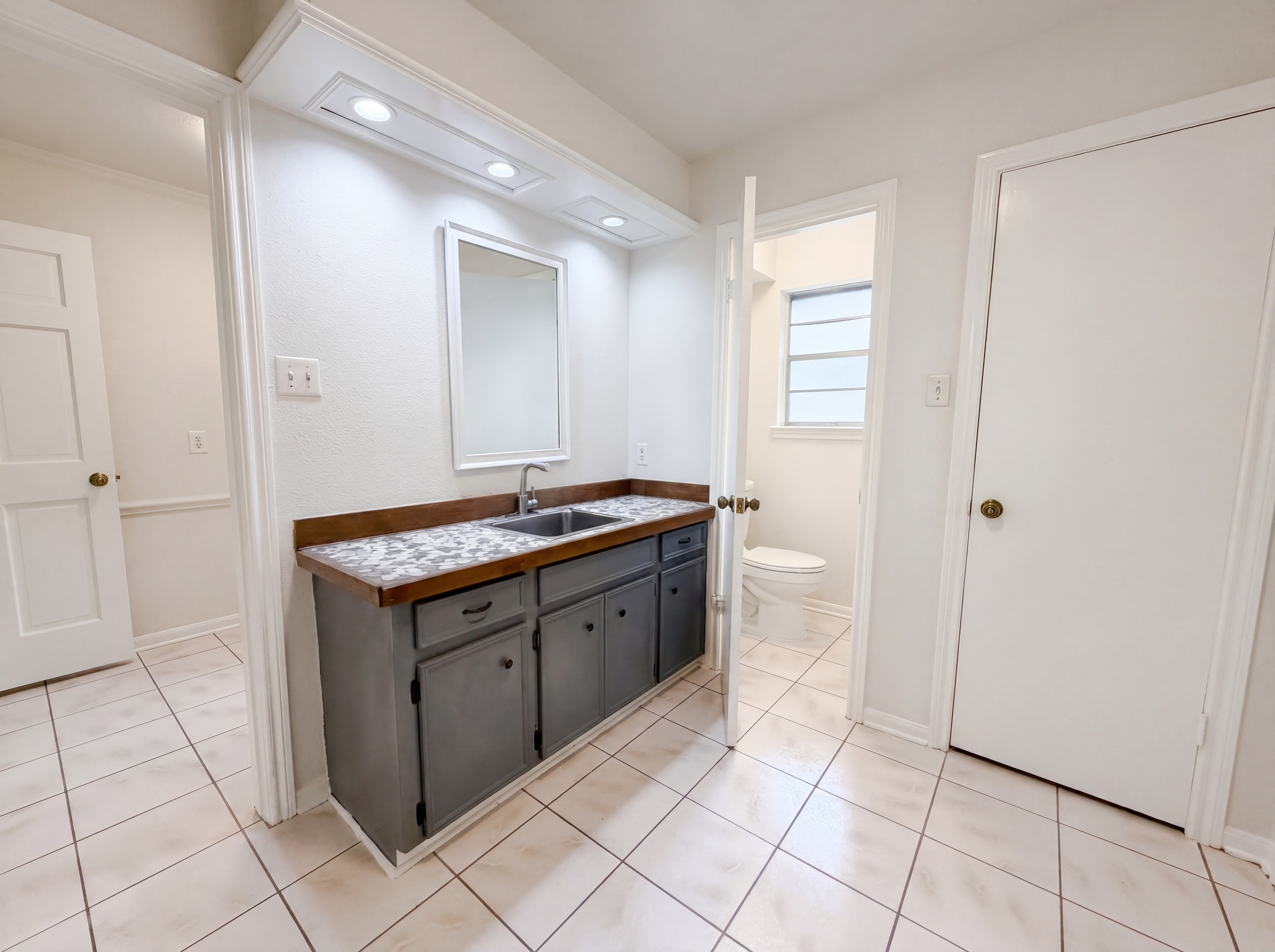 Photo 17 of 23 of 17518 Rustington Dr, Spring, TX